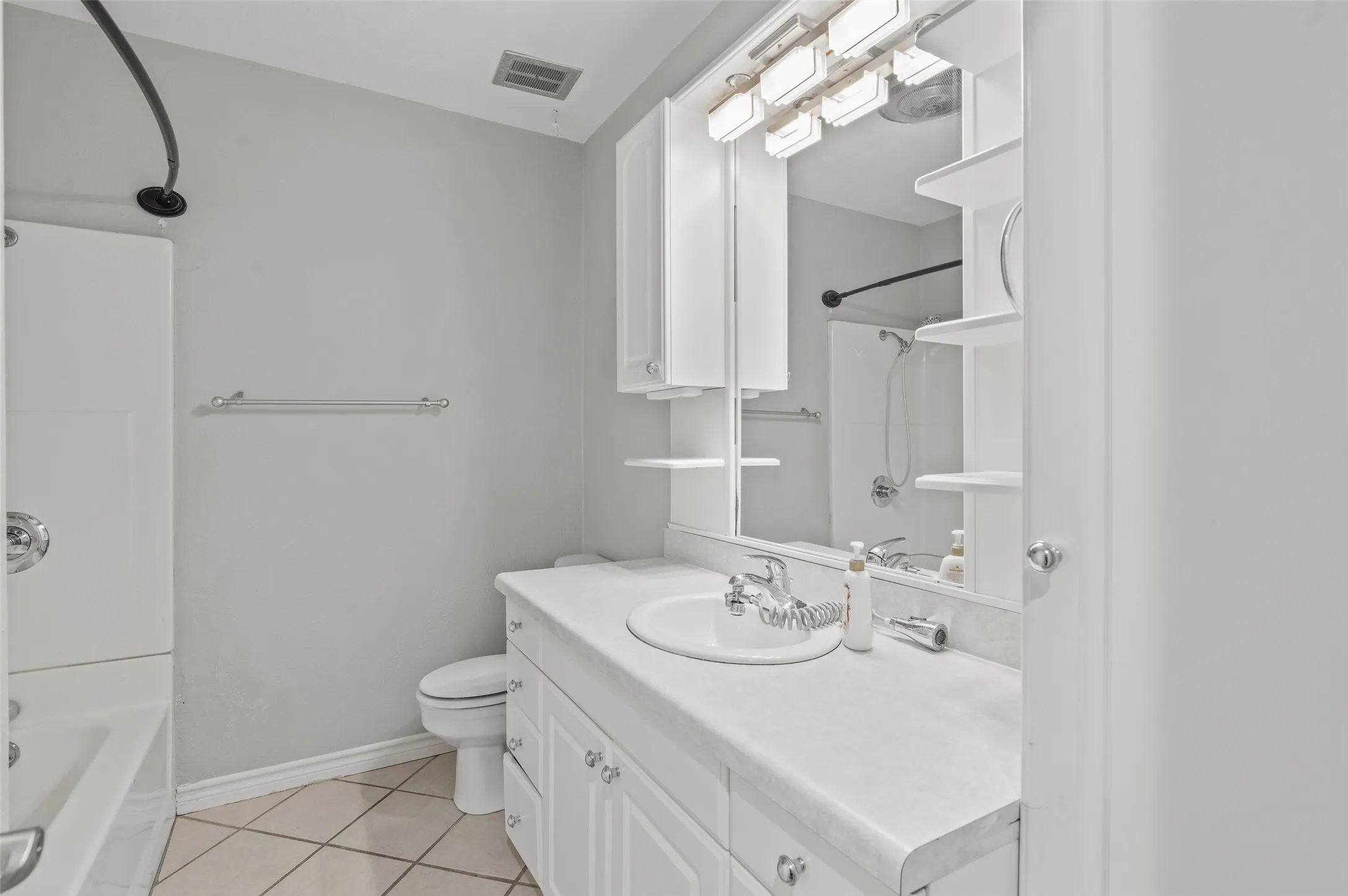 Single Family Residence For Sale in Denton County , 2308 Westwood Drive, Denton, Texas 76205, 4 Bedroom, 2 Bathroom, 1 Garage spaces, 1,490 Sqft, built in 1978, mls#21299777, Real Estate Agent in Denton, Homes For Sale in Denton county, Homes For Sale in Denton, Realtor in Denton Texas, Real Estate Brokerage Independent Realty Texas, Luminita Cordes Realtor