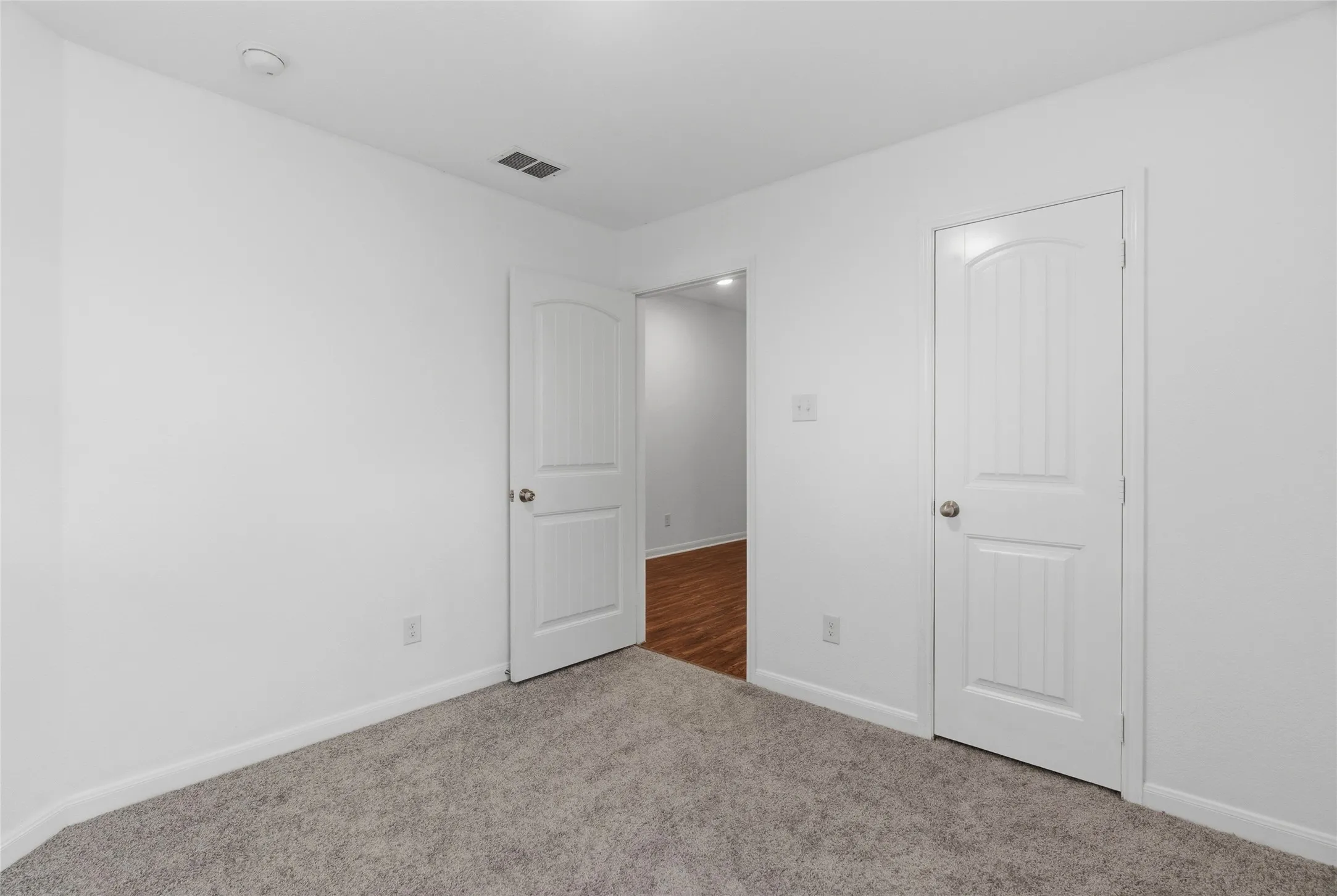 Single Family Residence For Sale in Dallas County , 2839 Saint David Drive, Dallas, Texas 75233, 5 Bedroom, 2 Bathroom, 2 Garage spaces, 1,839 Sqft, built in 2015, mls#21299495, Real Estate Agent in Dallas, Homes For Sale in Dallas county, Homes For Sale in Dallas, Realtor in Dallas Texas, Real Estate Brokerage Independent Realty Texas, Luminita Cordes Realtor