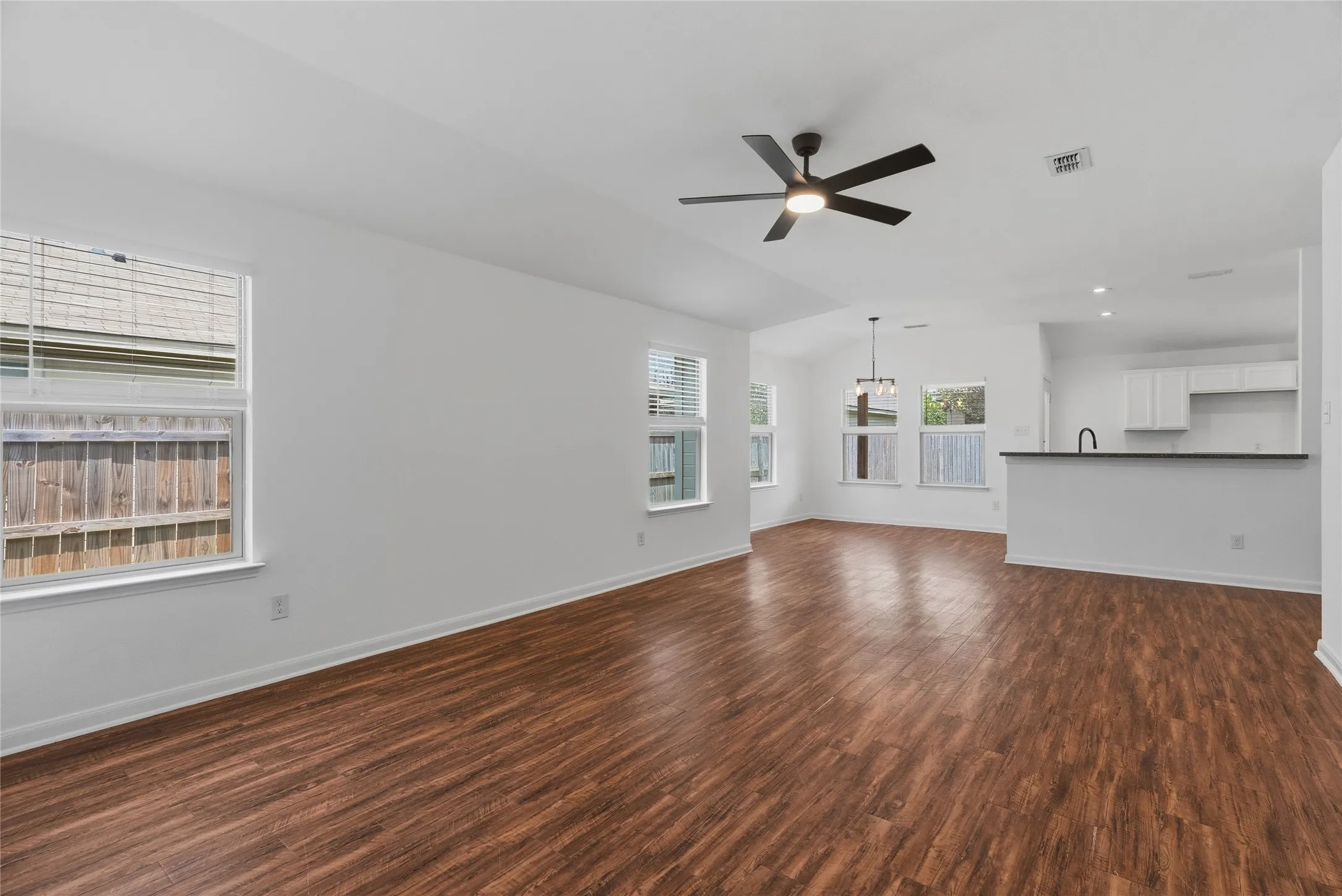 Single Family Residence For Sale in Dallas County , 2839 Saint David Drive, Dallas, Texas 75233, 5 Bedroom, 2 Bathroom, 2 Garage spaces, 1,839 Sqft, built in 2015, mls#21299495, Real Estate Agent in Dallas, Homes For Sale in Dallas county, Homes For Sale in Dallas, Realtor in Dallas Texas, Real Estate Brokerage Independent Realty Texas, Luminita Cordes Realtor
