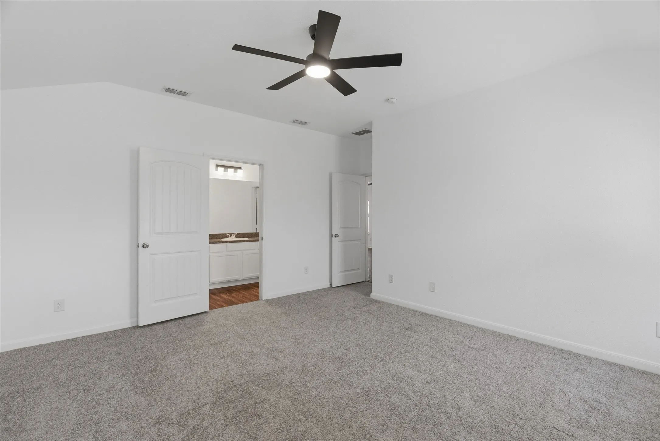 Single Family Residence For Sale in Dallas County , 2839 Saint David Drive, Dallas, Texas 75233, 5 Bedroom, 2 Bathroom, 2 Garage spaces, 1,839 Sqft, built in 2015, mls#21299495, Real Estate Agent in Dallas, Homes For Sale in Dallas county, Homes For Sale in Dallas, Realtor in Dallas Texas, Real Estate Brokerage Independent Realty Texas, Luminita Cordes Realtor