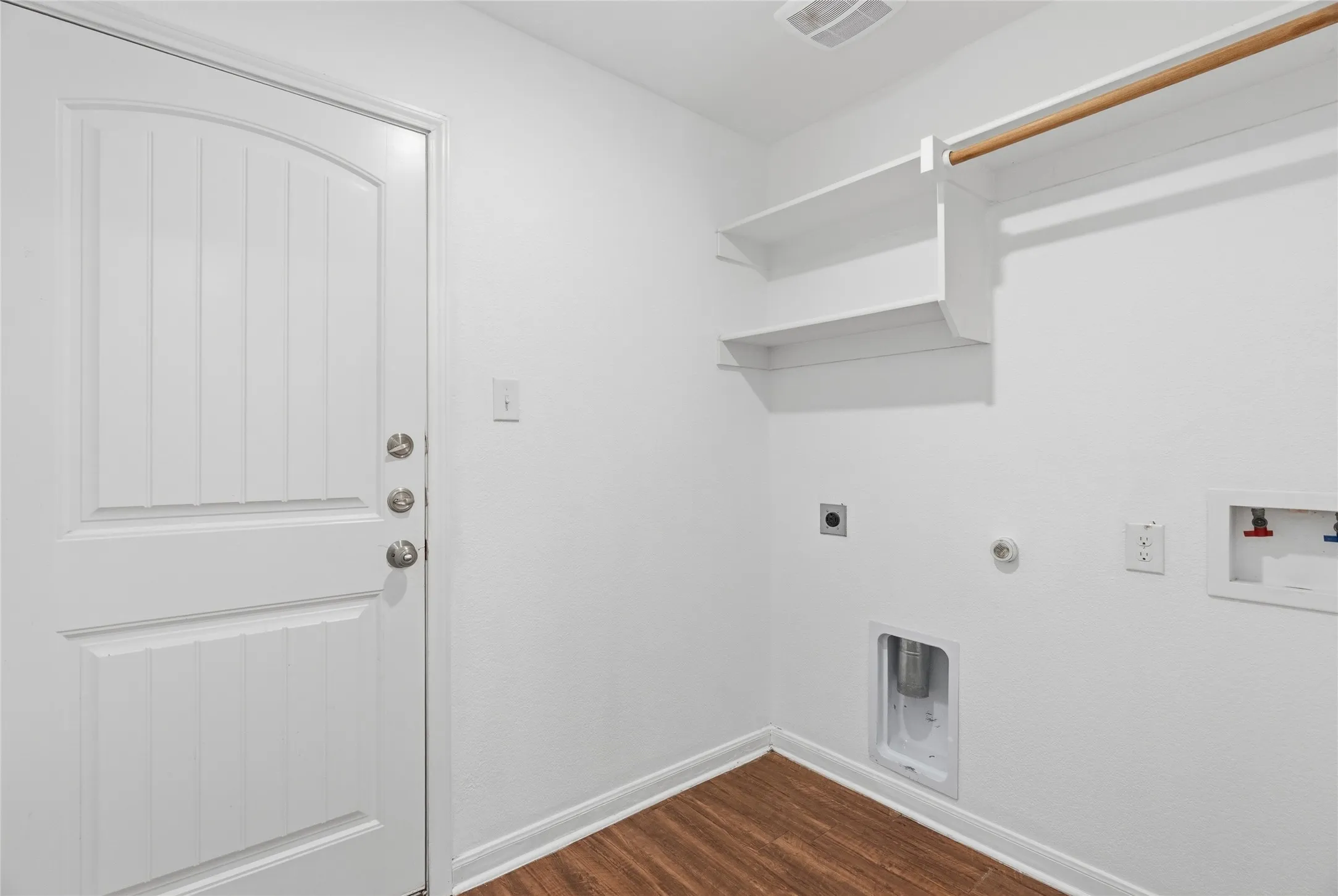 Single Family Residence For Sale in Dallas County , 2839 Saint David Drive, Dallas, Texas 75233, 5 Bedroom, 2 Bathroom, 2 Garage spaces, 1,839 Sqft, built in 2015, mls#21299495, Real Estate Agent in Dallas, Homes For Sale in Dallas county, Homes For Sale in Dallas, Realtor in Dallas Texas, Real Estate Brokerage Independent Realty Texas, Luminita Cordes Realtor