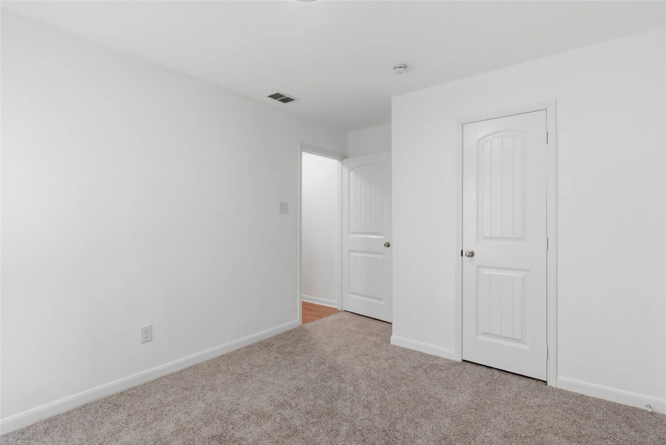 Single Family Residence For Sale in Dallas County , 2839 Saint David Drive, Dallas, Texas 75233, 5 Bedroom, 2 Bathroom, 2 Garage spaces, 1,839 Sqft, built in 2015, mls#21299495, Real Estate Agent in Dallas, Homes For Sale in Dallas county, Homes For Sale in Dallas, Realtor in Dallas Texas, Real Estate Brokerage Independent Realty Texas, Luminita Cordes Realtor