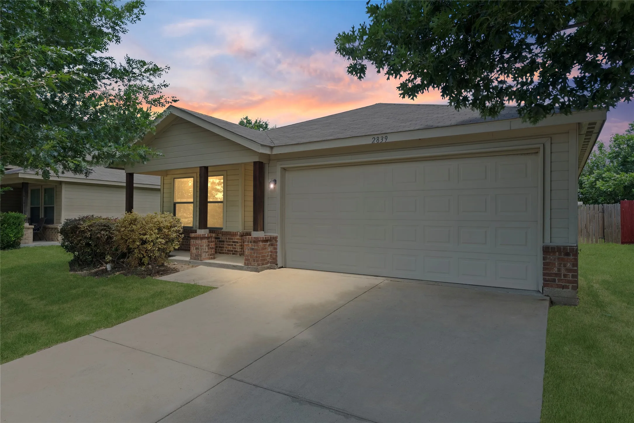 Single Family Residence For Sale in Dallas County , 2839 Saint David Drive, Dallas, Texas 75233, 5 Bedroom, 2 Bathroom, 2 Garage spaces, 1,839 Sqft, built in 2015, mls#21299495, Real Estate Agent in Dallas, Homes For Sale in Dallas county, Homes For Sale in Dallas, Realtor in Dallas Texas, Real Estate Brokerage Independent Realty Texas, Luminita Cordes Realtor