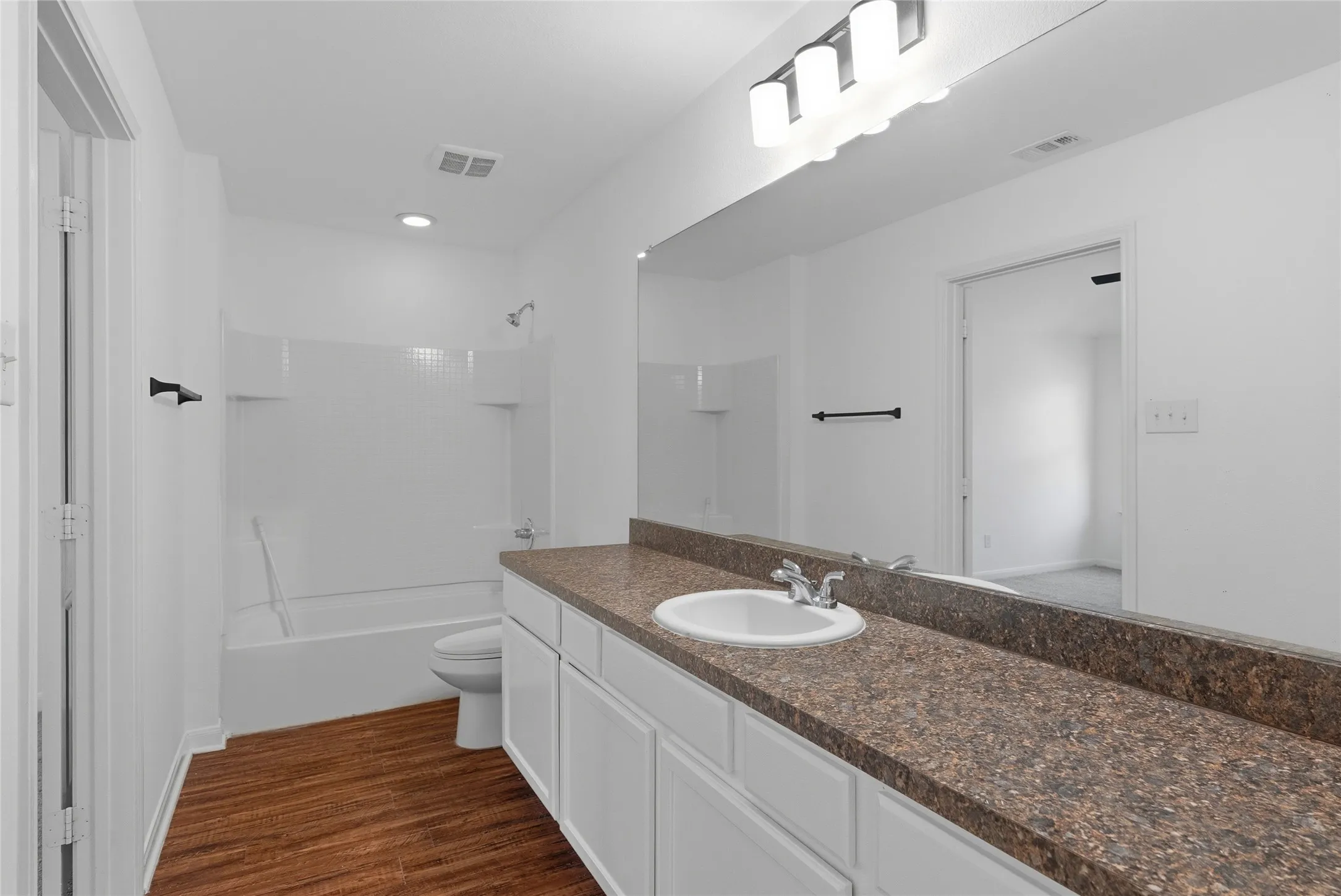 Single Family Residence For Sale in Dallas County , 2839 Saint David Drive, Dallas, Texas 75233, 5 Bedroom, 2 Bathroom, 2 Garage spaces, 1,839 Sqft, built in 2015, mls#21299495, Real Estate Agent in Dallas, Homes For Sale in Dallas county, Homes For Sale in Dallas, Realtor in Dallas Texas, Real Estate Brokerage Independent Realty Texas, Luminita Cordes Realtor