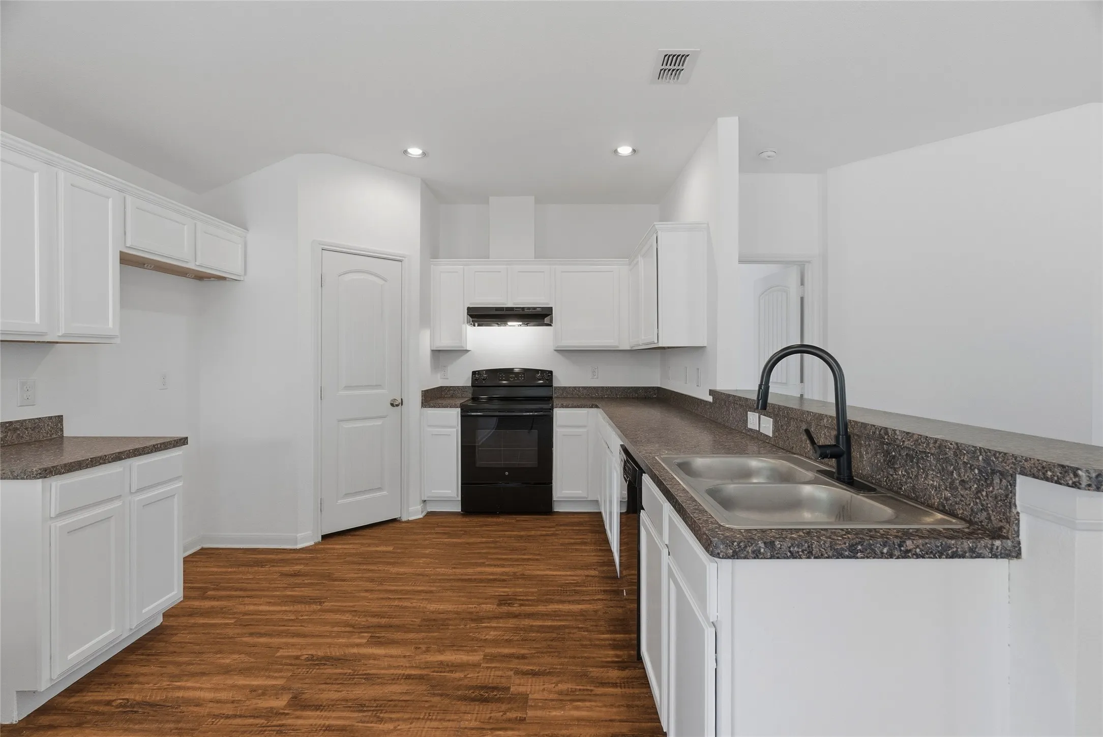 Single Family Residence For Sale in Dallas County , 2839 Saint David Drive, Dallas, Texas 75233, 5 Bedroom, 2 Bathroom, 2 Garage spaces, 1,839 Sqft, built in 2015, mls#21299495, Real Estate Agent in Dallas, Homes For Sale in Dallas county, Homes For Sale in Dallas, Realtor in Dallas Texas, Real Estate Brokerage Independent Realty Texas, Luminita Cordes Realtor
