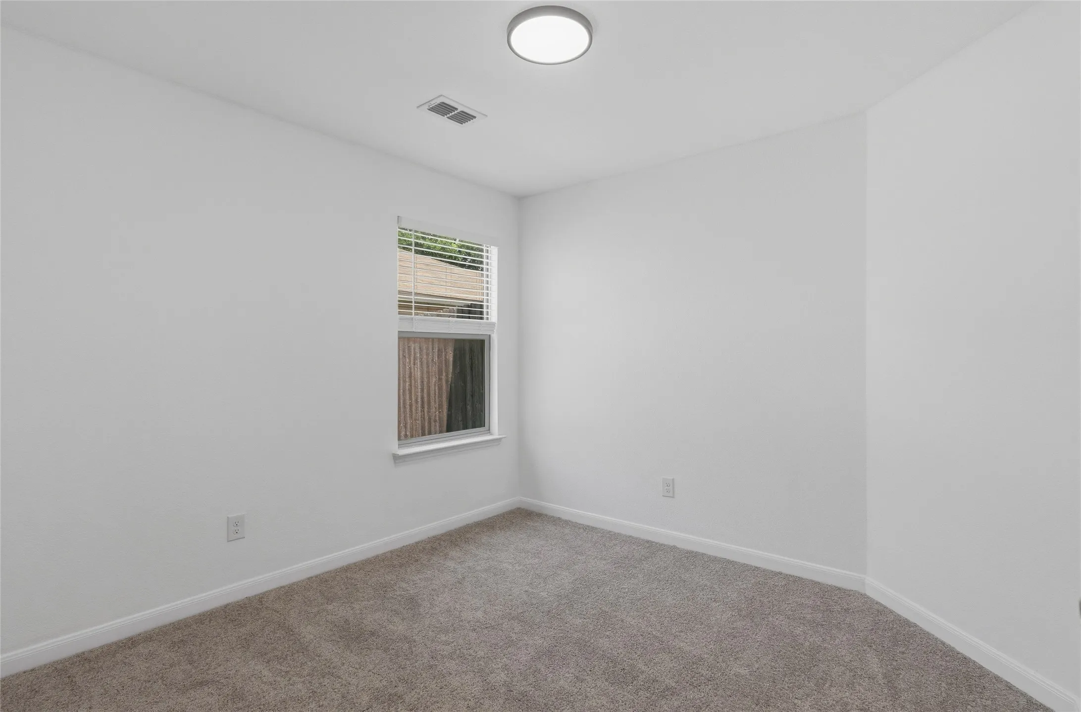 Single Family Residence For Sale in Dallas County , 2839 Saint David Drive, Dallas, Texas 75233, 5 Bedroom, 2 Bathroom, 2 Garage spaces, 1,839 Sqft, built in 2015, mls#21299495, Real Estate Agent in Dallas, Homes For Sale in Dallas county, Homes For Sale in Dallas, Realtor in Dallas Texas, Real Estate Brokerage Independent Realty Texas, Luminita Cordes Realtor