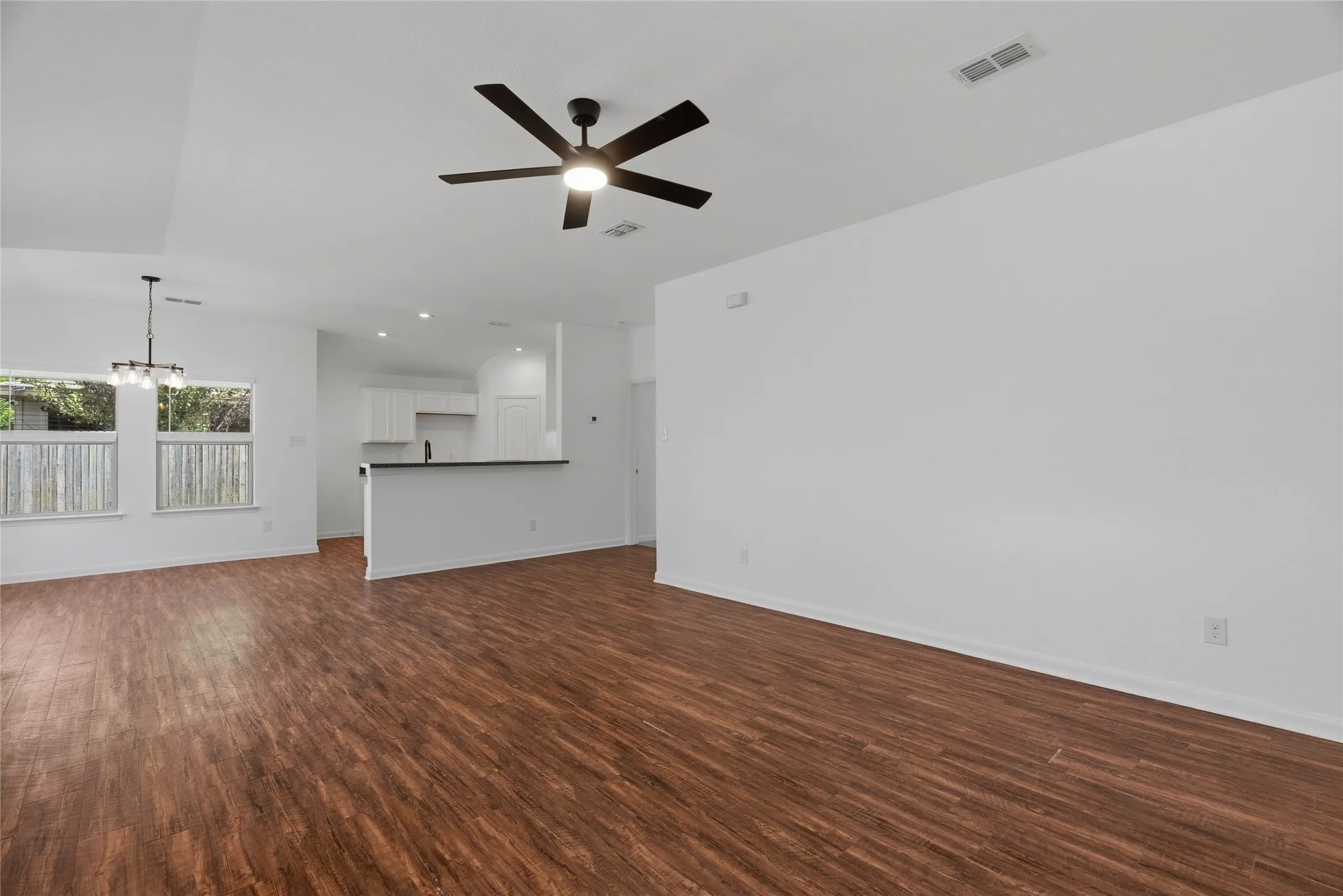 Single Family Residence For Sale in Dallas County , 2839 Saint David Drive, Dallas, Texas 75233, 5 Bedroom, 2 Bathroom, 2 Garage spaces, 1,839 Sqft, built in 2015, mls#21299495, Real Estate Agent in Dallas, Homes For Sale in Dallas county, Homes For Sale in Dallas, Realtor in Dallas Texas, Real Estate Brokerage Independent Realty Texas, Luminita Cordes Realtor