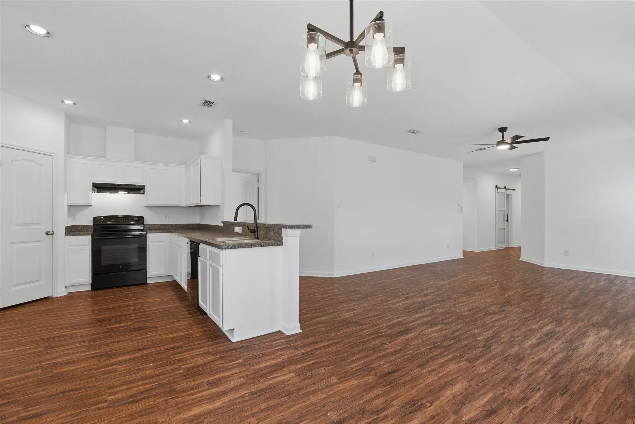 Single Family Residence For Sale in Dallas County , 2839 Saint David Drive, Dallas, Texas 75233, 5 Bedroom, 2 Bathroom, 2 Garage spaces, 1,839 Sqft, built in 2015, mls#21299495, Real Estate Agent in Dallas, Homes For Sale in Dallas county, Homes For Sale in Dallas, Realtor in Dallas Texas, Real Estate Brokerage Independent Realty Texas, Luminita Cordes Realtor