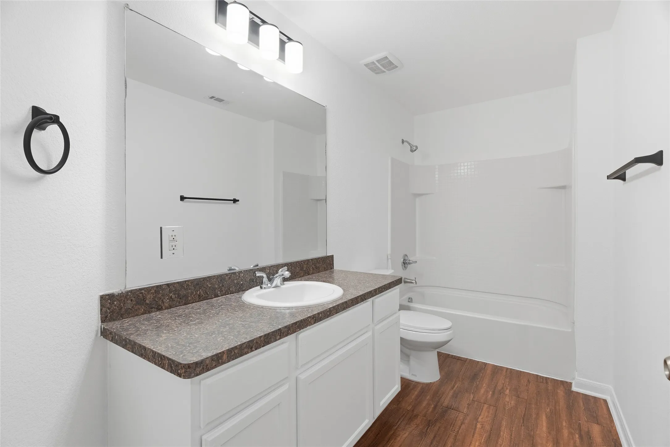 Single Family Residence For Sale in Dallas County , 2839 Saint David Drive, Dallas, Texas 75233, 5 Bedroom, 2 Bathroom, 2 Garage spaces, 1,839 Sqft, built in 2015, mls#21299495, Real Estate Agent in Dallas, Homes For Sale in Dallas county, Homes For Sale in Dallas, Realtor in Dallas Texas, Real Estate Brokerage Independent Realty Texas, Luminita Cordes Realtor
