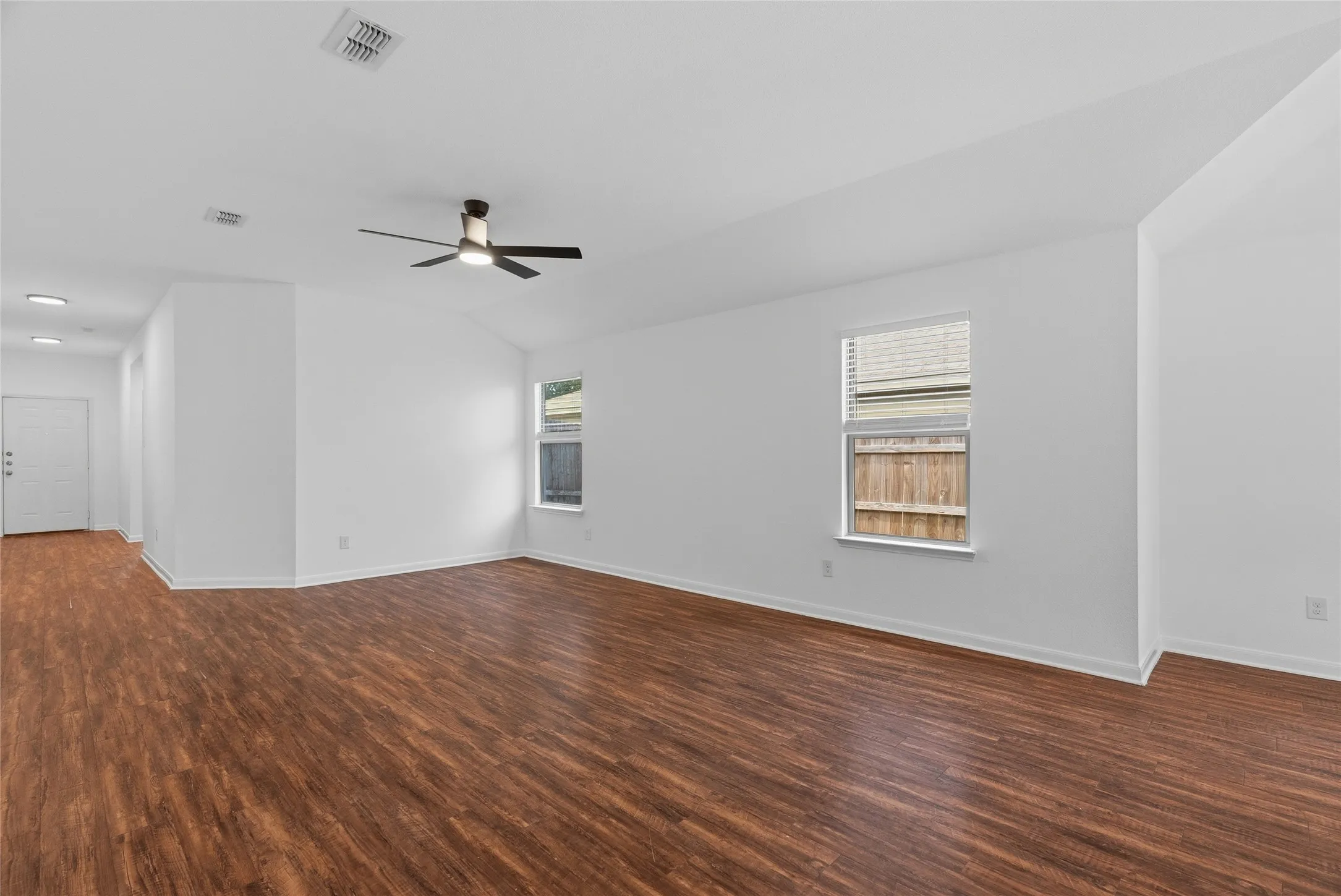 Single Family Residence For Sale in Dallas County , 2839 Saint David Drive, Dallas, Texas 75233, 5 Bedroom, 2 Bathroom, 2 Garage spaces, 1,839 Sqft, built in 2015, mls#21299495, Real Estate Agent in Dallas, Homes For Sale in Dallas county, Homes For Sale in Dallas, Realtor in Dallas Texas, Real Estate Brokerage Independent Realty Texas, Luminita Cordes Realtor