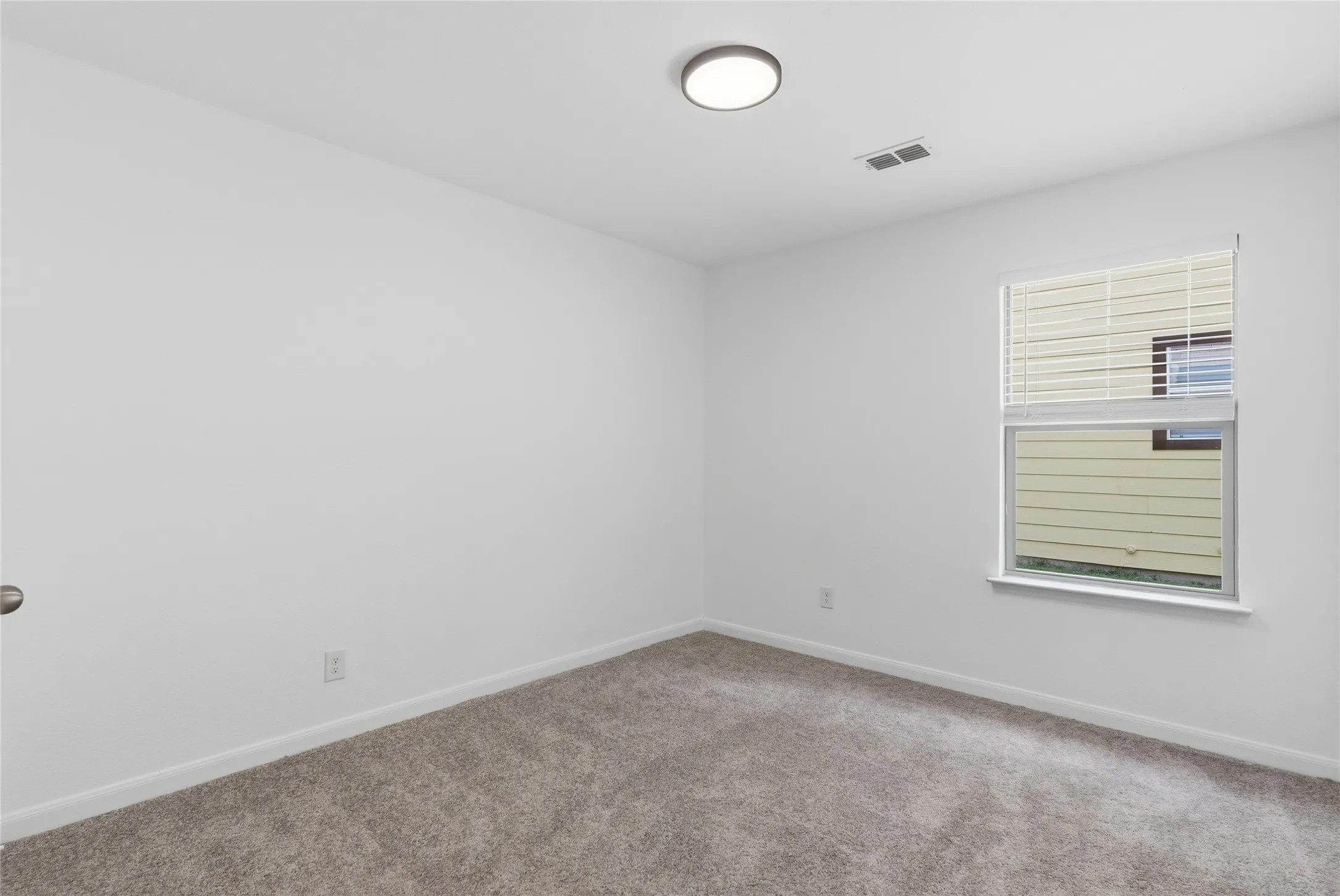 Single Family Residence For Sale in Dallas County , 2839 Saint David Drive, Dallas, Texas 75233, 5 Bedroom, 2 Bathroom, 2 Garage spaces, 1,839 Sqft, built in 2015, mls#21299495, Real Estate Agent in Dallas, Homes For Sale in Dallas county, Homes For Sale in Dallas, Realtor in Dallas Texas, Real Estate Brokerage Independent Realty Texas, Luminita Cordes Realtor