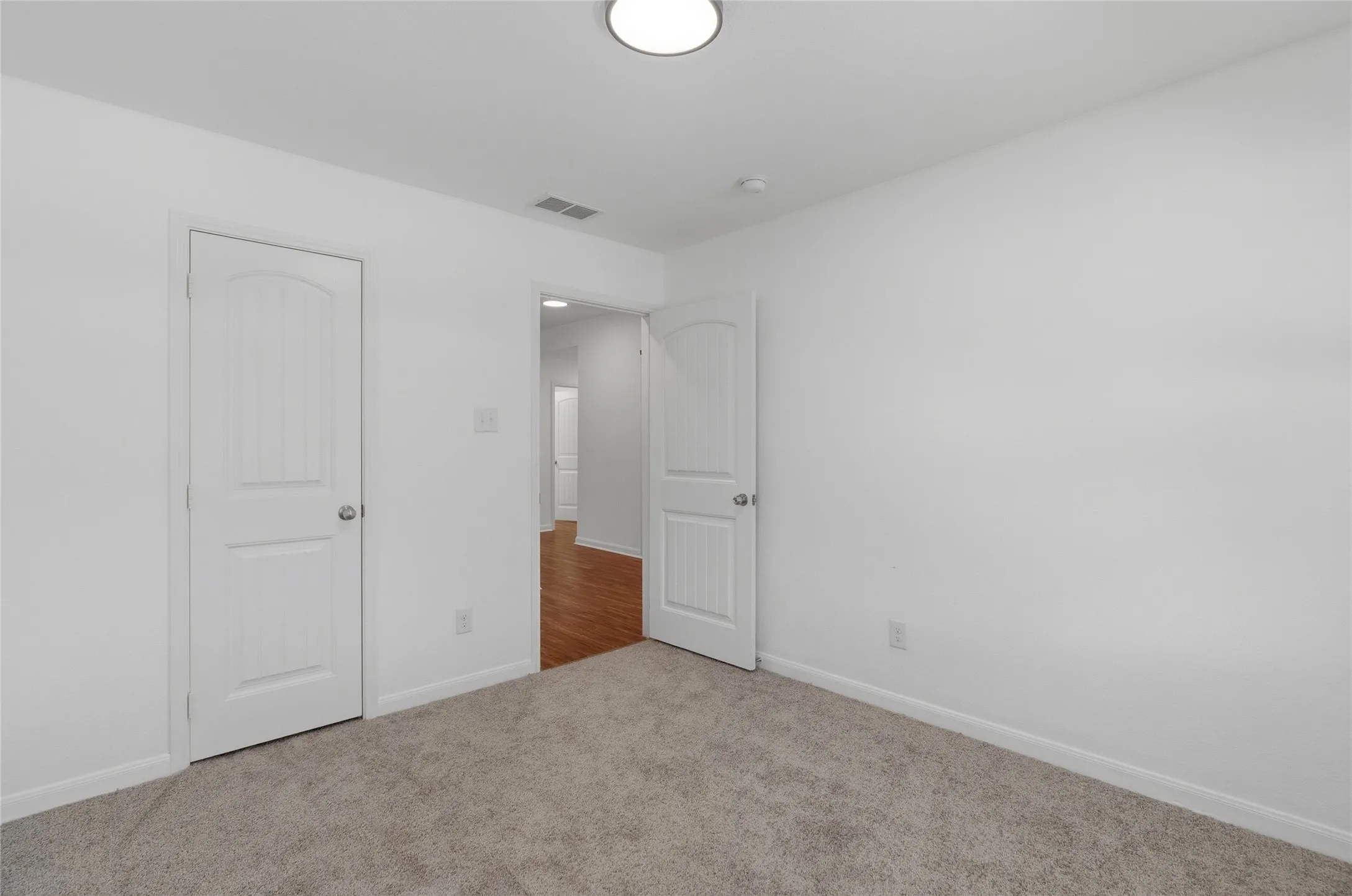 Single Family Residence For Sale in Dallas County , 2839 Saint David Drive, Dallas, Texas 75233, 5 Bedroom, 2 Bathroom, 2 Garage spaces, 1,839 Sqft, built in 2015, mls#21299495, Real Estate Agent in Dallas, Homes For Sale in Dallas county, Homes For Sale in Dallas, Realtor in Dallas Texas, Real Estate Brokerage Independent Realty Texas, Luminita Cordes Realtor