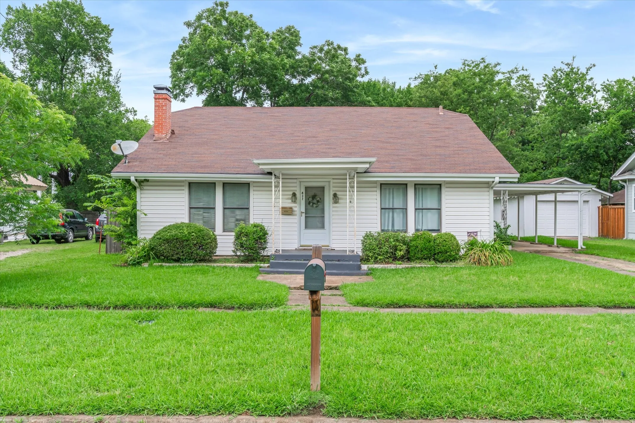 Single Family Residence For Sale in Van Zandt County , 432 W High Street, Wills Point, Texas 75169, 3 Bedroom, 2 Bathroom, Garage spaces, 1,902 Sqft, built in 1929, mls#21290638, Real Estate Agent in Wills Point, Homes For Sale in Van Zandt county, Homes For Sale in Wills Point, Realtor in Wills Point Texas, Real Estate Brokerage Independent Realty Texas, Luminita Cordes Realtor