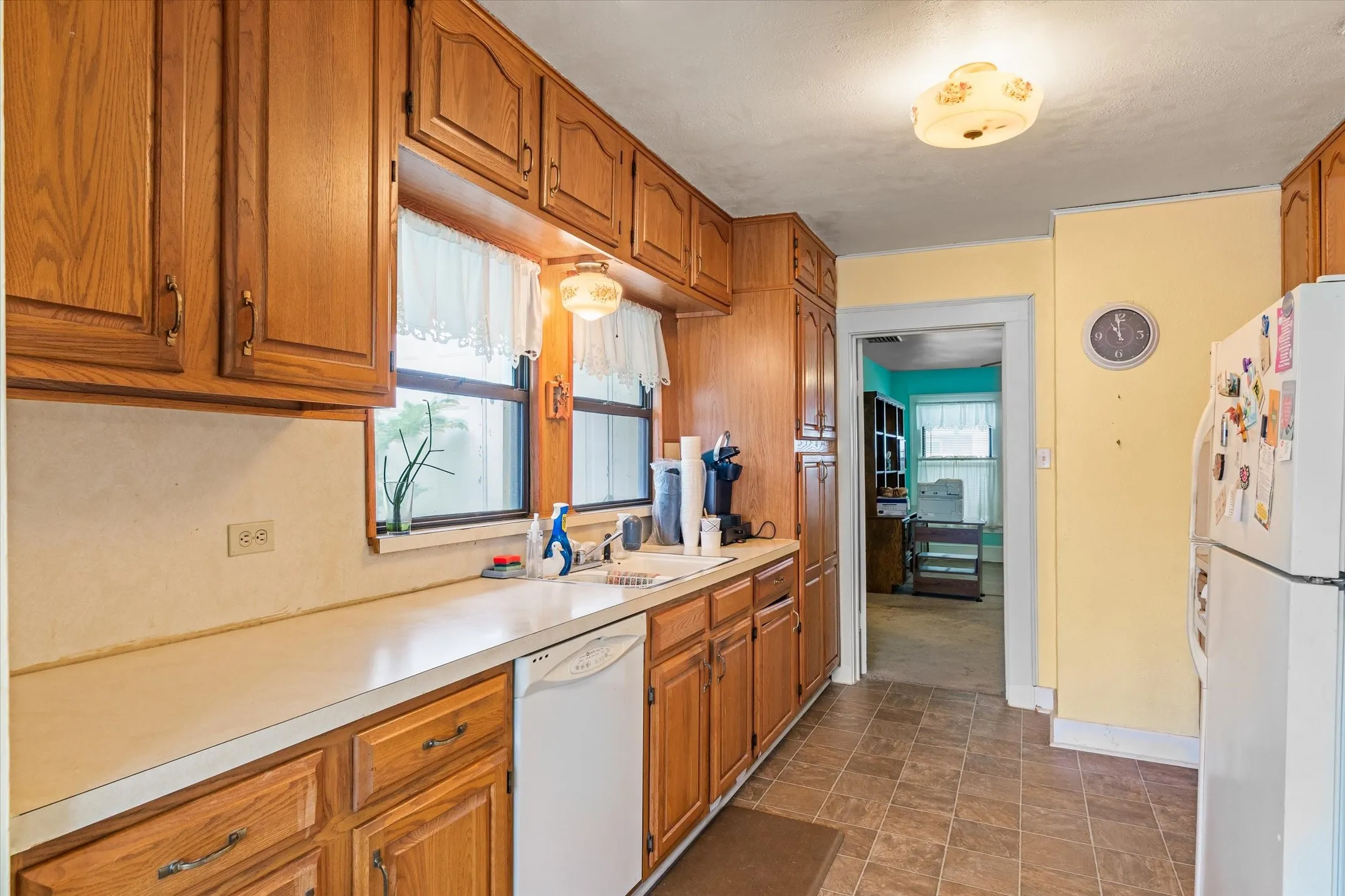 Single Family Residence For Sale in Van Zandt County , 432 W High Street, Wills Point, Texas 75169, 3 Bedroom, 2 Bathroom, Garage spaces, 1,902 Sqft, built in 1929, mls#21290638, Real Estate Agent in Wills Point, Homes For Sale in Van Zandt county, Homes For Sale in Wills Point, Realtor in Wills Point Texas, Real Estate Brokerage Independent Realty Texas, Luminita Cordes Realtor