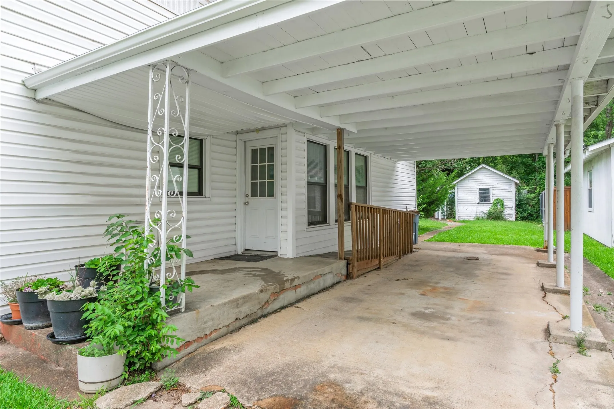 Single Family Residence For Sale in Van Zandt County , 432 W High Street, Wills Point, Texas 75169, 3 Bedroom, 2 Bathroom, Garage spaces, 1,902 Sqft, built in 1929, mls#21290638, Real Estate Agent in Wills Point, Homes For Sale in Van Zandt county, Homes For Sale in Wills Point, Realtor in Wills Point Texas, Real Estate Brokerage Independent Realty Texas, Luminita Cordes Realtor