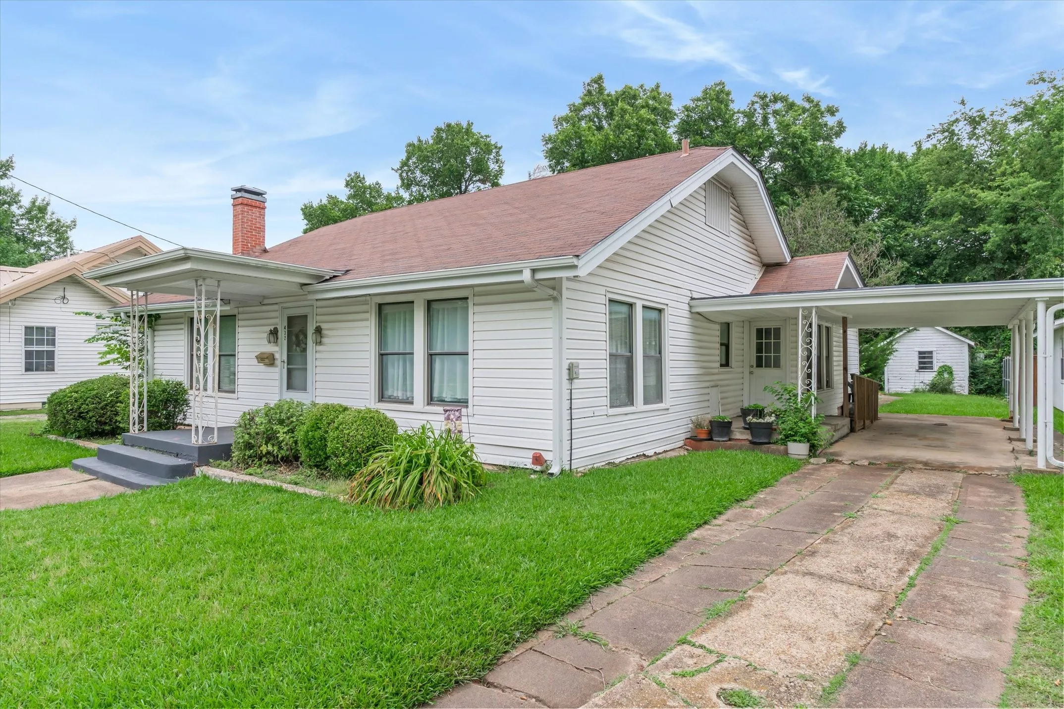 Single Family Residence For Sale in Van Zandt County , 432 W High Street, Wills Point, Texas 75169, 3 Bedroom, 2 Bathroom, Garage spaces, 1,902 Sqft, built in 1929, mls#21290638, Real Estate Agent in Wills Point, Homes For Sale in Van Zandt county, Homes For Sale in Wills Point, Realtor in Wills Point Texas, Real Estate Brokerage Independent Realty Texas, Luminita Cordes Realtor