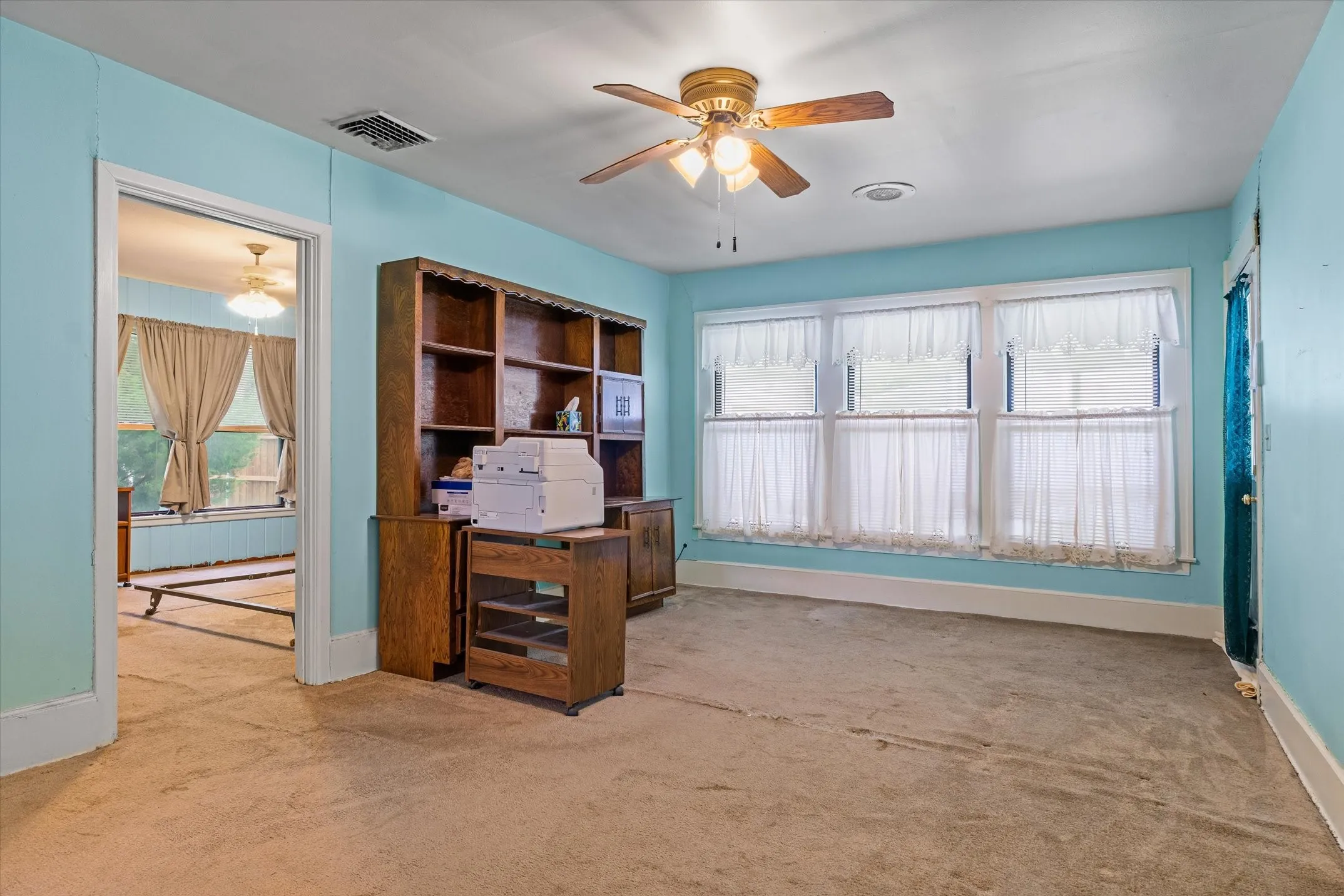 Single Family Residence For Sale in Van Zandt County , 432 W High Street, Wills Point, Texas 75169, 3 Bedroom, 2 Bathroom, Garage spaces, 1,902 Sqft, built in 1929, mls#21290638, Real Estate Agent in Wills Point, Homes For Sale in Van Zandt county, Homes For Sale in Wills Point, Realtor in Wills Point Texas, Real Estate Brokerage Independent Realty Texas, Luminita Cordes Realtor