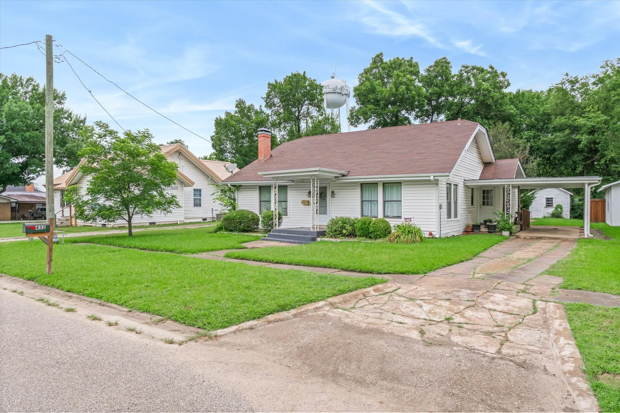 Single Family Residence For Sale in Van Zandt County , 432 W High Street, Wills Point, Texas 75169, 3 Bedroom, 2 Bathroom, Garage spaces, 1,902 Sqft, built in 1929, mls#21290638, Real Estate Agent in Wills Point, Homes For Sale in Van Zandt county, Homes For Sale in Wills Point, Realtor in Wills Point Texas, Real Estate Brokerage Independent Realty Texas, Luminita Cordes Realtor