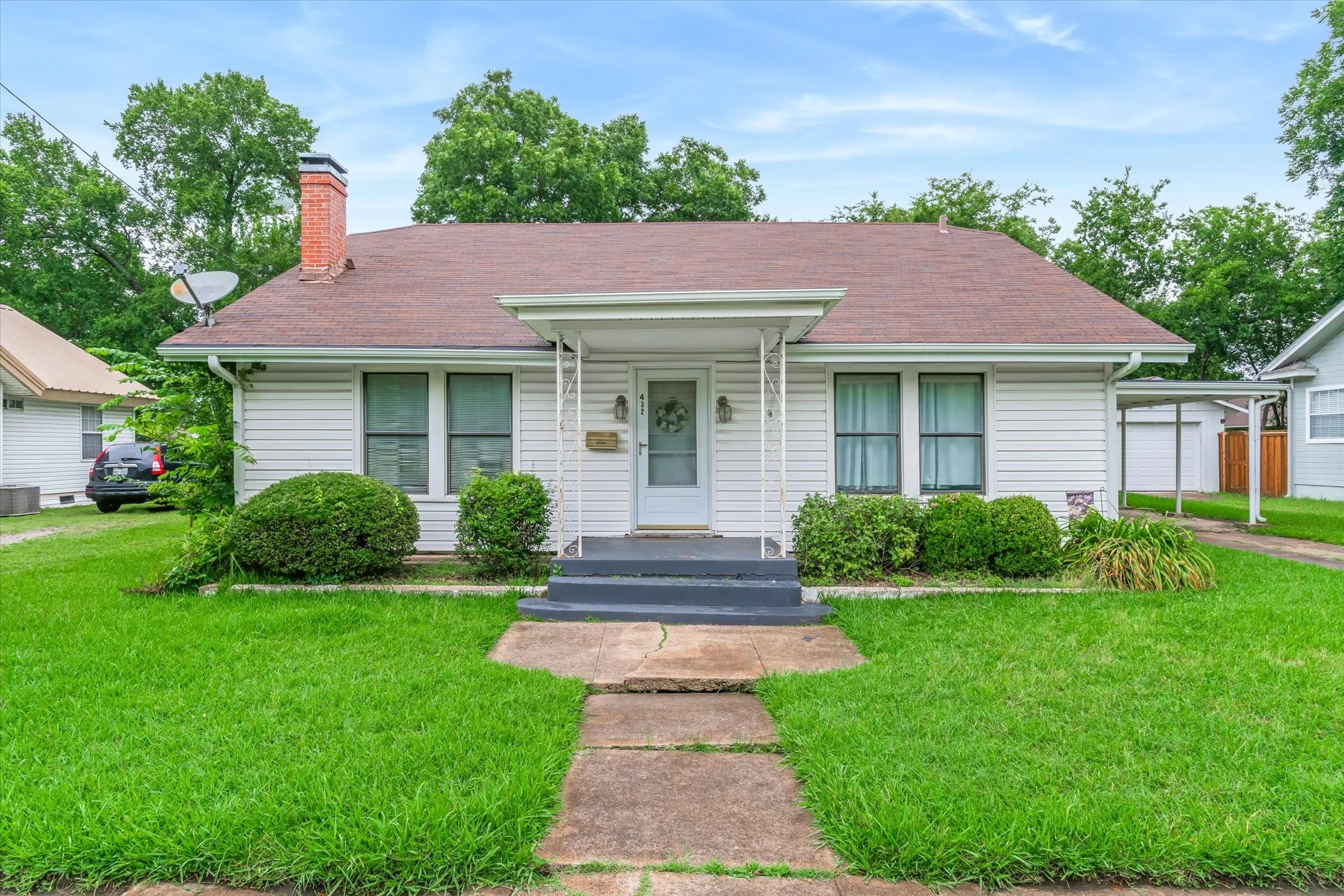 Single Family Residence For Sale in Van Zandt County , 432 W High Street, Wills Point, Texas 75169, 3 Bedroom, 2 Bathroom, Garage spaces, 1,902 Sqft, built in 1929, mls#21290638, Real Estate Agent in Wills Point, Homes For Sale in Van Zandt county, Homes For Sale in Wills Point, Realtor in Wills Point Texas, Real Estate Brokerage Independent Realty Texas, Luminita Cordes Realtor