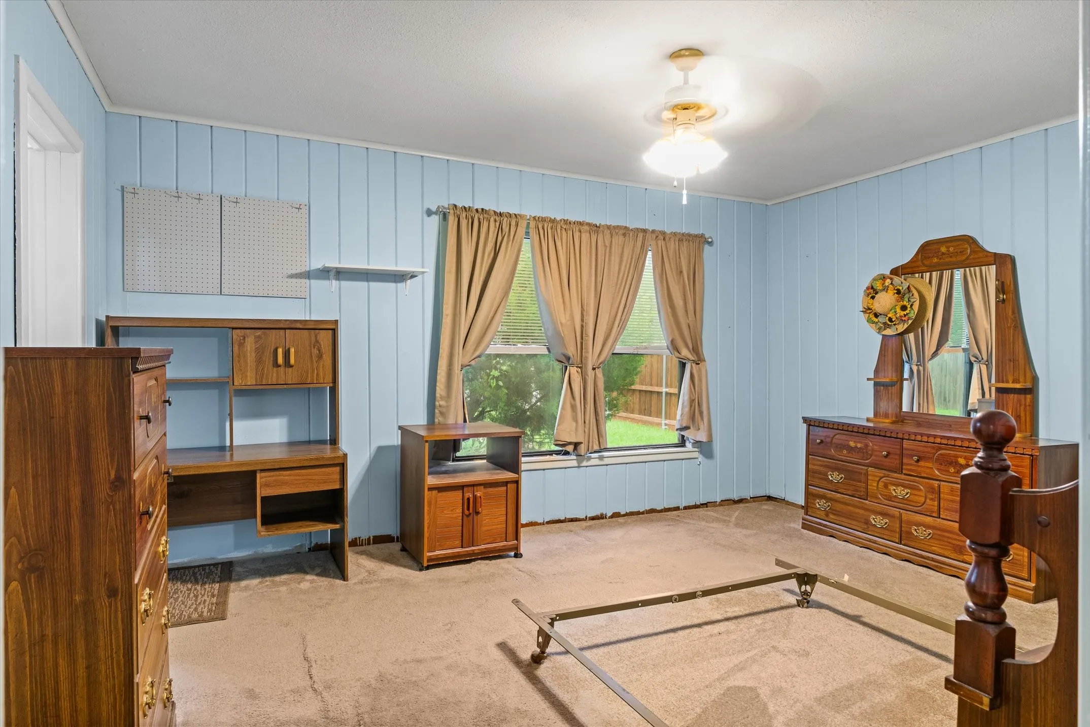 Single Family Residence For Sale in Van Zandt County , 432 W High Street, Wills Point, Texas 75169, 3 Bedroom, 2 Bathroom, Garage spaces, 1,902 Sqft, built in 1929, mls#21290638, Real Estate Agent in Wills Point, Homes For Sale in Van Zandt county, Homes For Sale in Wills Point, Realtor in Wills Point Texas, Real Estate Brokerage Independent Realty Texas, Luminita Cordes Realtor