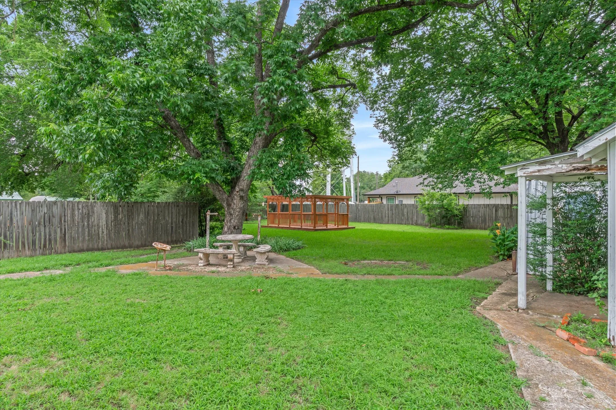 Single Family Residence For Sale in Van Zandt County , 432 W High Street, Wills Point, Texas 75169, 3 Bedroom, 2 Bathroom, Garage spaces, 1,902 Sqft, built in 1929, mls#21290638, Real Estate Agent in Wills Point, Homes For Sale in Van Zandt county, Homes For Sale in Wills Point, Realtor in Wills Point Texas, Real Estate Brokerage Independent Realty Texas, Luminita Cordes Realtor