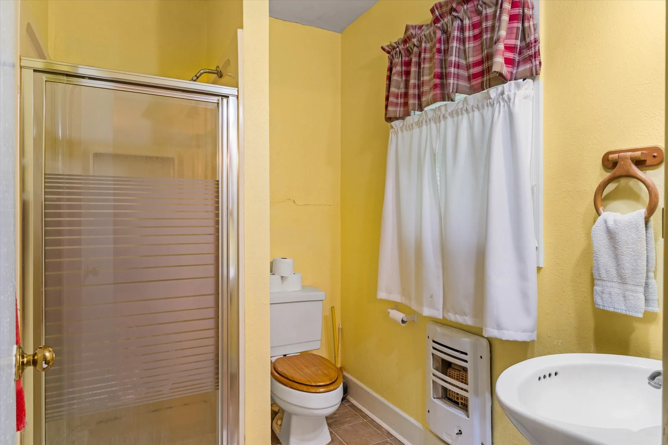 Single Family Residence For Sale in Van Zandt County , 432 W High Street, Wills Point, Texas 75169, 3 Bedroom, 2 Bathroom, Garage spaces, 1,902 Sqft, built in 1929, mls#21290638, Real Estate Agent in Wills Point, Homes For Sale in Van Zandt county, Homes For Sale in Wills Point, Realtor in Wills Point Texas, Real Estate Brokerage Independent Realty Texas, Luminita Cordes Realtor