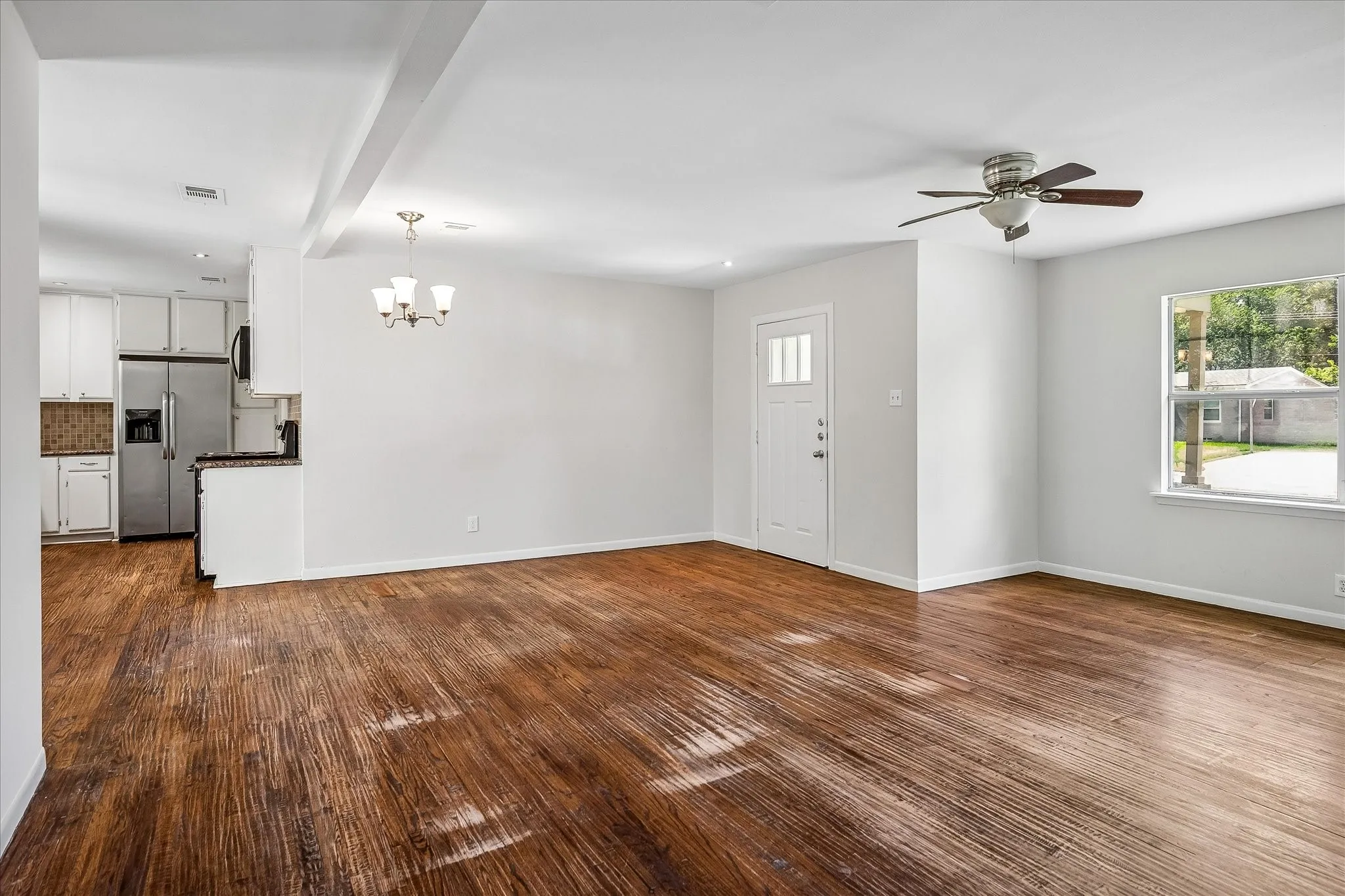 Single Family Residence For Sale in Dallas County , 10850 Sharondale Drive, Dallas, Texas 75228, 3 Bedroom, 2 Bathroom, 1 Garage spaces, 1,157 Sqft, built in 1955, mls#21298702, Real Estate Agent in Dallas, Homes For Sale in Dallas county, Homes For Sale in Dallas, Realtor in Dallas Texas, Real Estate Brokerage Independent Realty Texas, Luminita Cordes Realtor
