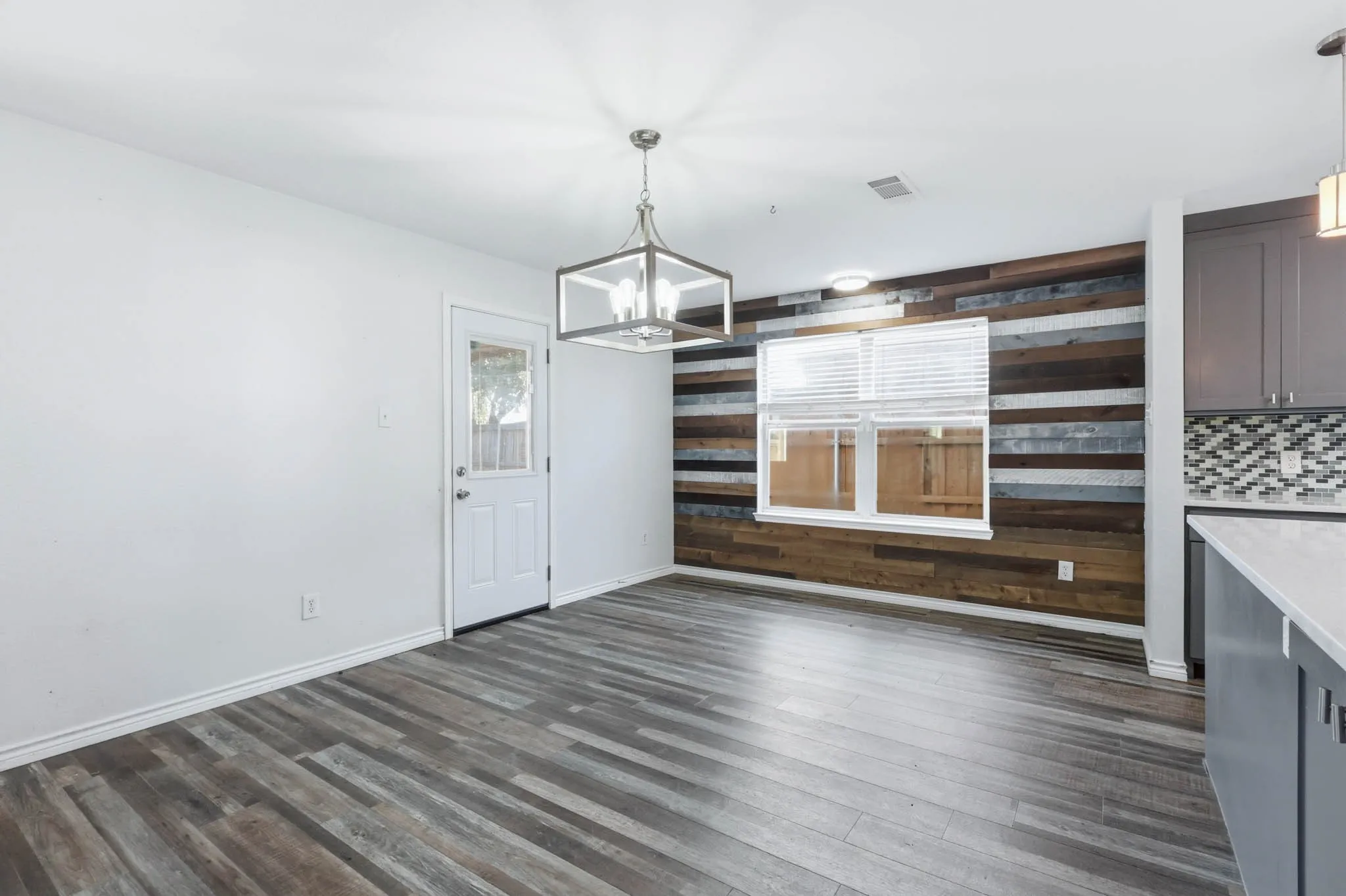 Single Family Residence For Sale in Rockwall County , 608 Love Lane, Royse City, Texas 75189, 4 Bedroom, 3 Bathroom, 2 Garage spaces, 2,990 Sqft, built in 2004, mls#21267876, Real Estate Agent in Royse City, Homes For Sale in Rockwall county, Homes For Sale in Royse City, Realtor in Royse City Texas, Real Estate Brokerage Independent Realty Texas, Luminita Cordes Realtor
