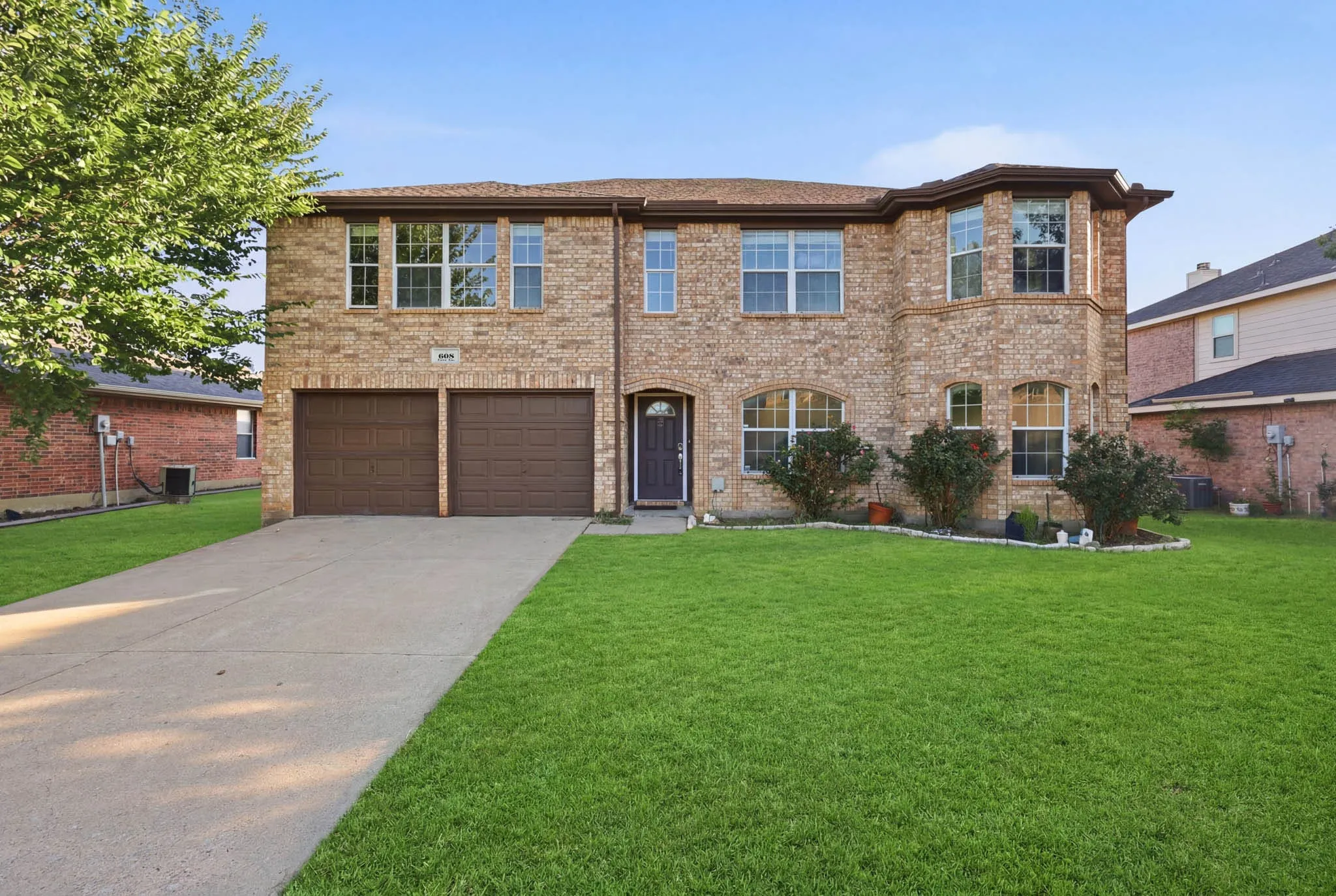 Single Family Residence For Sale in Rockwall County , 608 Love Lane, Royse City, Texas 75189, 4 Bedroom, 3 Bathroom, 2 Garage spaces, 2,990 Sqft, built in 2004, mls#21267876, Real Estate Agent in Royse City, Homes For Sale in Rockwall county, Homes For Sale in Royse City, Realtor in Royse City Texas, Real Estate Brokerage Independent Realty Texas, Luminita Cordes Realtor