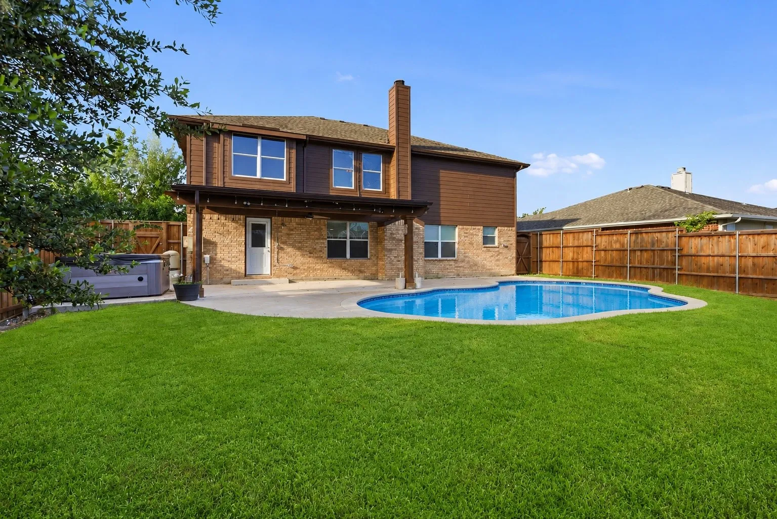 Single Family Residence For Sale in Rockwall County , 608 Love Lane, Royse City, Texas 75189, 4 Bedroom, 3 Bathroom, 2 Garage spaces, 2,990 Sqft, built in 2004, mls#21267876, Real Estate Agent in Royse City, Homes For Sale in Rockwall county, Homes For Sale in Royse City, Realtor in Royse City Texas, Real Estate Brokerage Independent Realty Texas, Luminita Cordes Realtor