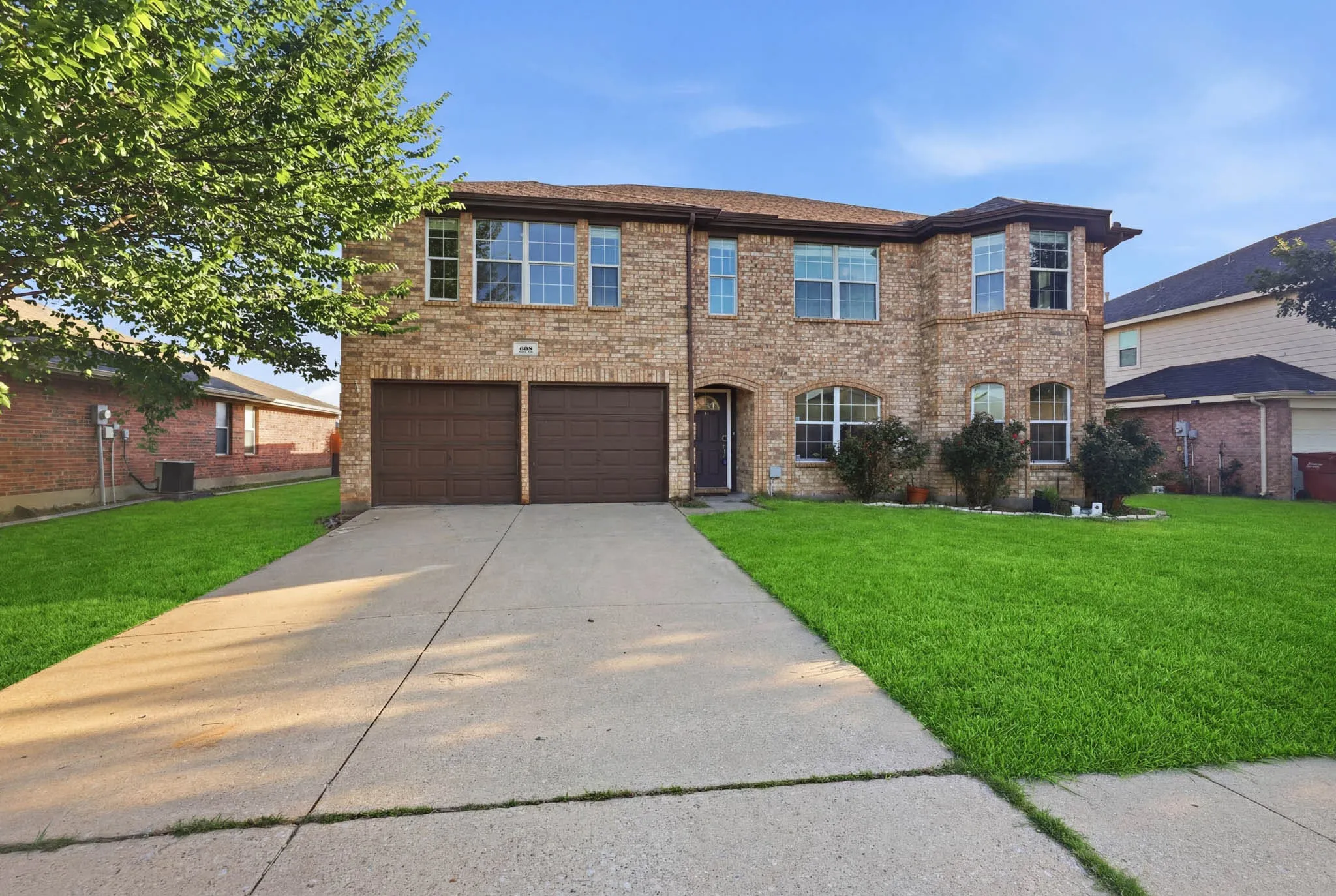 Single Family Residence For Sale in Rockwall County , 608 Love Lane, Royse City, Texas 75189, 4 Bedroom, 3 Bathroom, 2 Garage spaces, 2,990 Sqft, built in 2004, mls#21267876, Real Estate Agent in Royse City, Homes For Sale in Rockwall county, Homes For Sale in Royse City, Realtor in Royse City Texas, Real Estate Brokerage Independent Realty Texas, Luminita Cordes Realtor