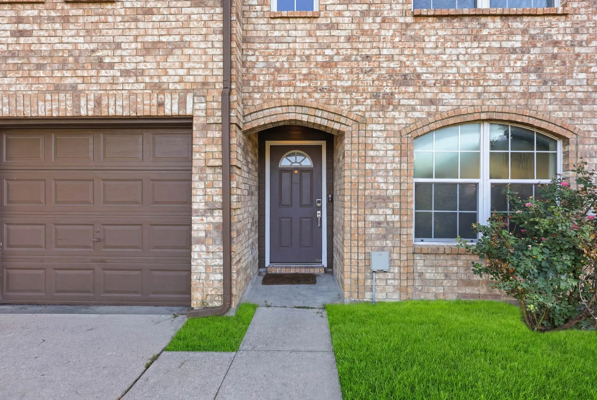 Single Family Residence For Sale in Rockwall County , 608 Love Lane, Royse City, Texas 75189, 4 Bedroom, 3 Bathroom, 2 Garage spaces, 2,990 Sqft, built in 2004, mls#21267876, Real Estate Agent in Royse City, Homes For Sale in Rockwall county, Homes For Sale in Royse City, Realtor in Royse City Texas, Real Estate Brokerage Independent Realty Texas, Luminita Cordes Realtor