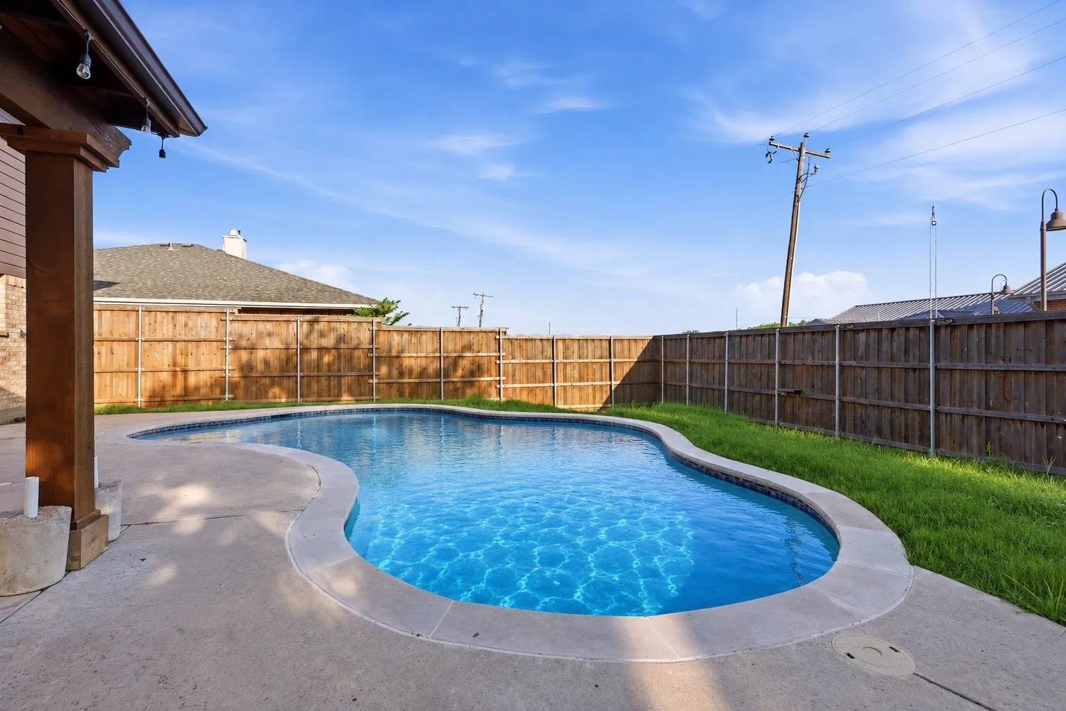 Single Family Residence For Sale in Rockwall County , 608 Love Lane, Royse City, Texas 75189, 4 Bedroom, 3 Bathroom, 2 Garage spaces, 2,990 Sqft, built in 2004, mls#21267876, Real Estate Agent in Royse City, Homes For Sale in Rockwall county, Homes For Sale in Royse City, Realtor in Royse City Texas, Real Estate Brokerage Independent Realty Texas, Luminita Cordes Realtor