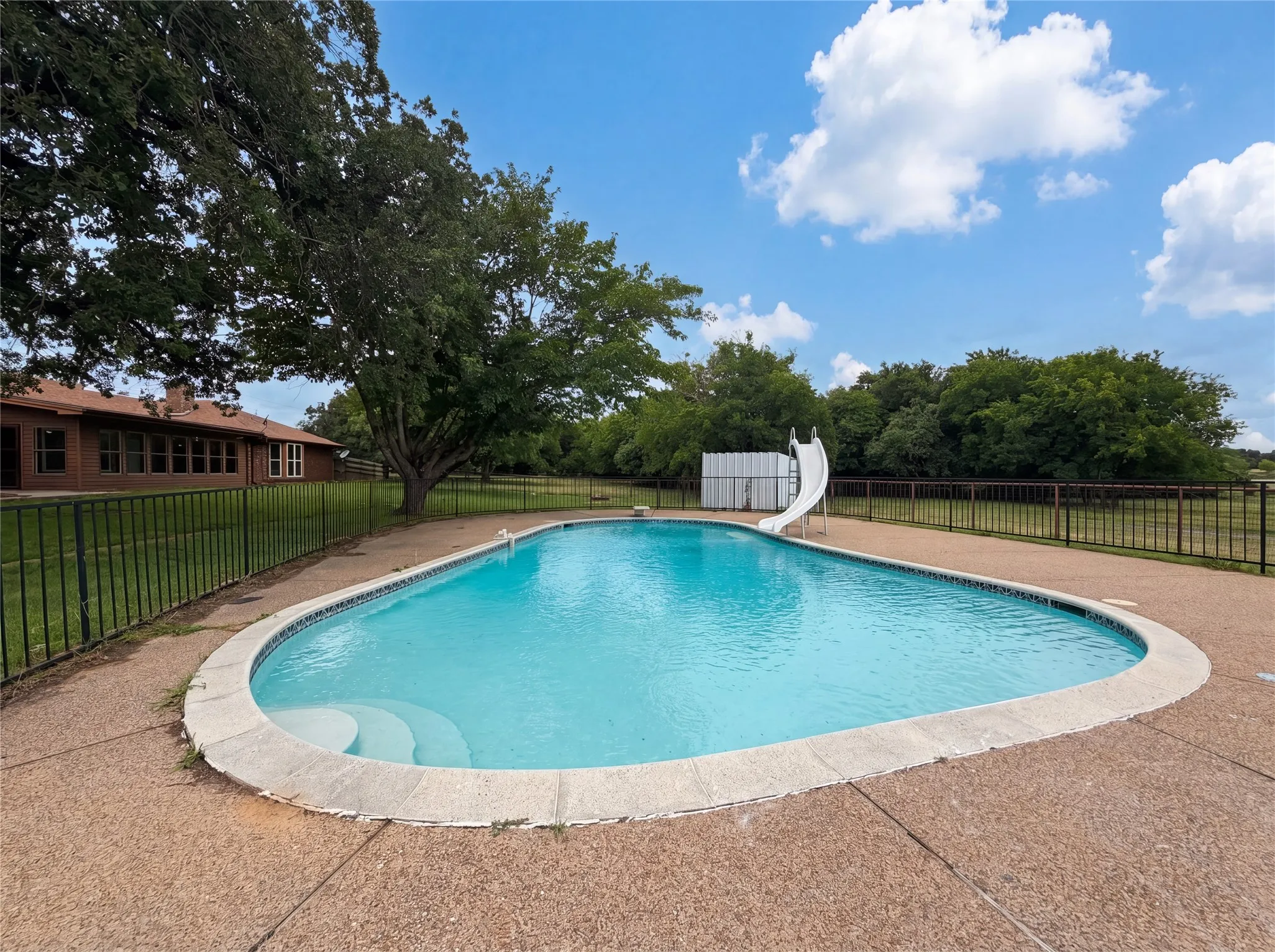 Single Family Residence For Sale in Johnson County , 8017 E FM 917, Alvarado, Texas 76009, 3 Bedroom, 3 Bathroom, 2 Garage spaces, 2,092 Sqft, built in 1976, mls#21297985, Real Estate Agent in Alvarado, Homes For Sale in Johnson county, Homes For Sale in Alvarado, Realtor in Alvarado Texas, Real Estate Brokerage Independent Realty Texas, Luminita Cordes Realtor
