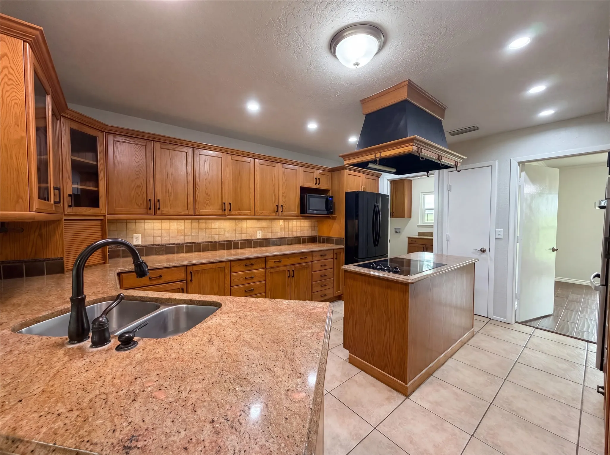 Single Family Residence For Sale in Johnson County , 8017 E FM 917, Alvarado, Texas 76009, 3 Bedroom, 3 Bathroom, 2 Garage spaces, 2,092 Sqft, built in 1976, mls#21297985, Real Estate Agent in Alvarado, Homes For Sale in Johnson county, Homes For Sale in Alvarado, Realtor in Alvarado Texas, Real Estate Brokerage Independent Realty Texas, Luminita Cordes Realtor