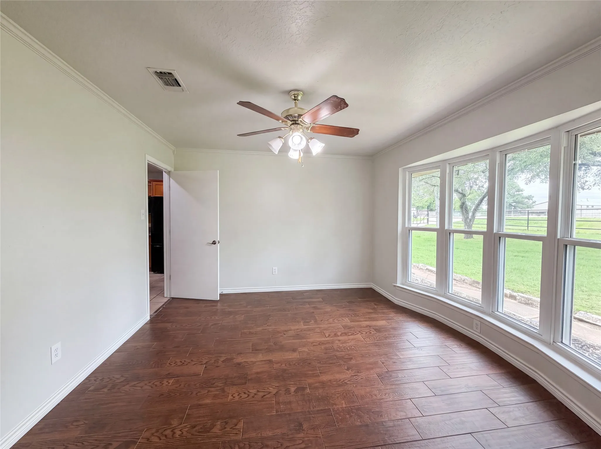 Single Family Residence For Sale in Johnson County , 8017 E FM 917, Alvarado, Texas 76009, 3 Bedroom, 3 Bathroom, 2 Garage spaces, 2,092 Sqft, built in 1976, mls#21297985, Real Estate Agent in Alvarado, Homes For Sale in Johnson county, Homes For Sale in Alvarado, Realtor in Alvarado Texas, Real Estate Brokerage Independent Realty Texas, Luminita Cordes Realtor