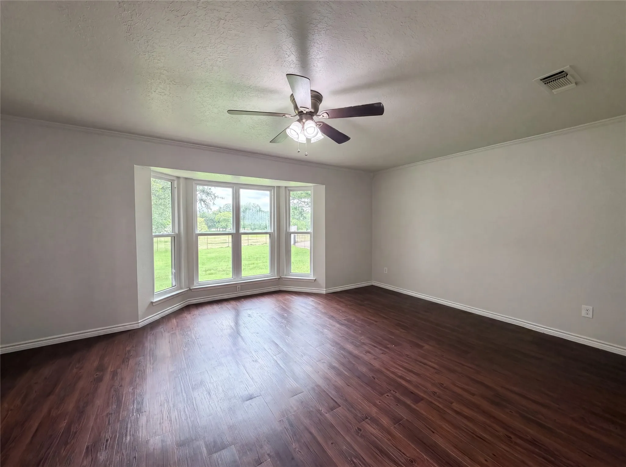 Single Family Residence For Sale in Johnson County , 8017 E FM 917, Alvarado, Texas 76009, 3 Bedroom, 3 Bathroom, 2 Garage spaces, 2,092 Sqft, built in 1976, mls#21297985, Real Estate Agent in Alvarado, Homes For Sale in Johnson county, Homes For Sale in Alvarado, Realtor in Alvarado Texas, Real Estate Brokerage Independent Realty Texas, Luminita Cordes Realtor
