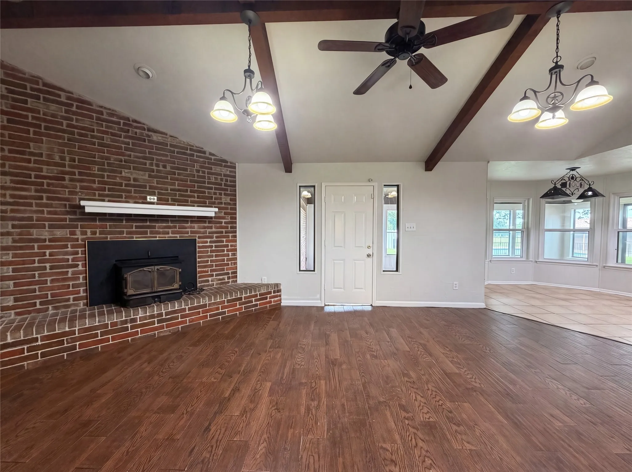 Single Family Residence For Sale in Johnson County , 8017 E FM 917, Alvarado, Texas 76009, 3 Bedroom, 3 Bathroom, 2 Garage spaces, 2,092 Sqft, built in 1976, mls#21297985, Real Estate Agent in Alvarado, Homes For Sale in Johnson county, Homes For Sale in Alvarado, Realtor in Alvarado Texas, Real Estate Brokerage Independent Realty Texas, Luminita Cordes Realtor