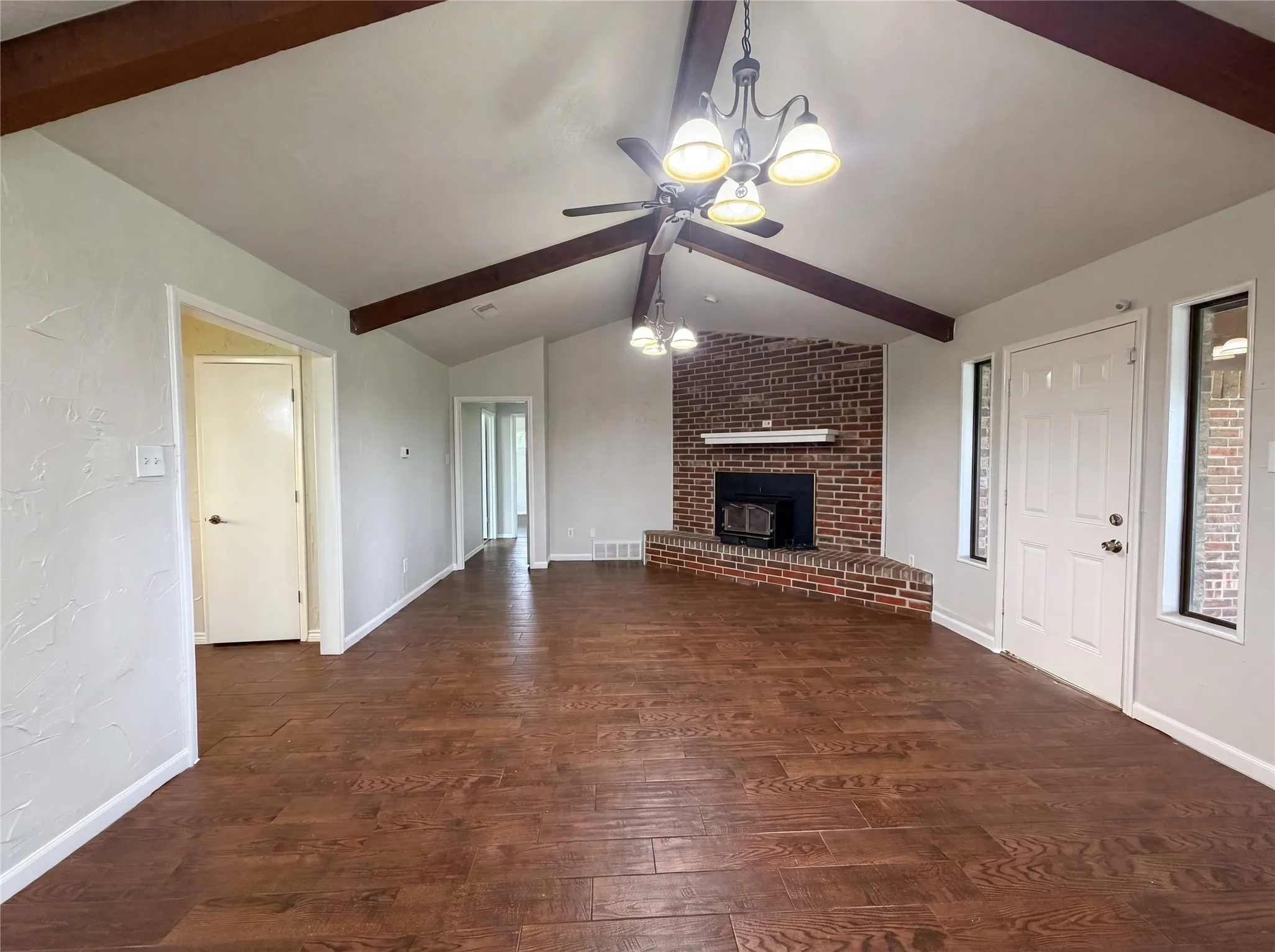 Single Family Residence For Sale in Johnson County , 8017 E FM 917, Alvarado, Texas 76009, 3 Bedroom, 3 Bathroom, 2 Garage spaces, 2,092 Sqft, built in 1976, mls#21297985, Real Estate Agent in Alvarado, Homes For Sale in Johnson county, Homes For Sale in Alvarado, Realtor in Alvarado Texas, Real Estate Brokerage Independent Realty Texas, Luminita Cordes Realtor