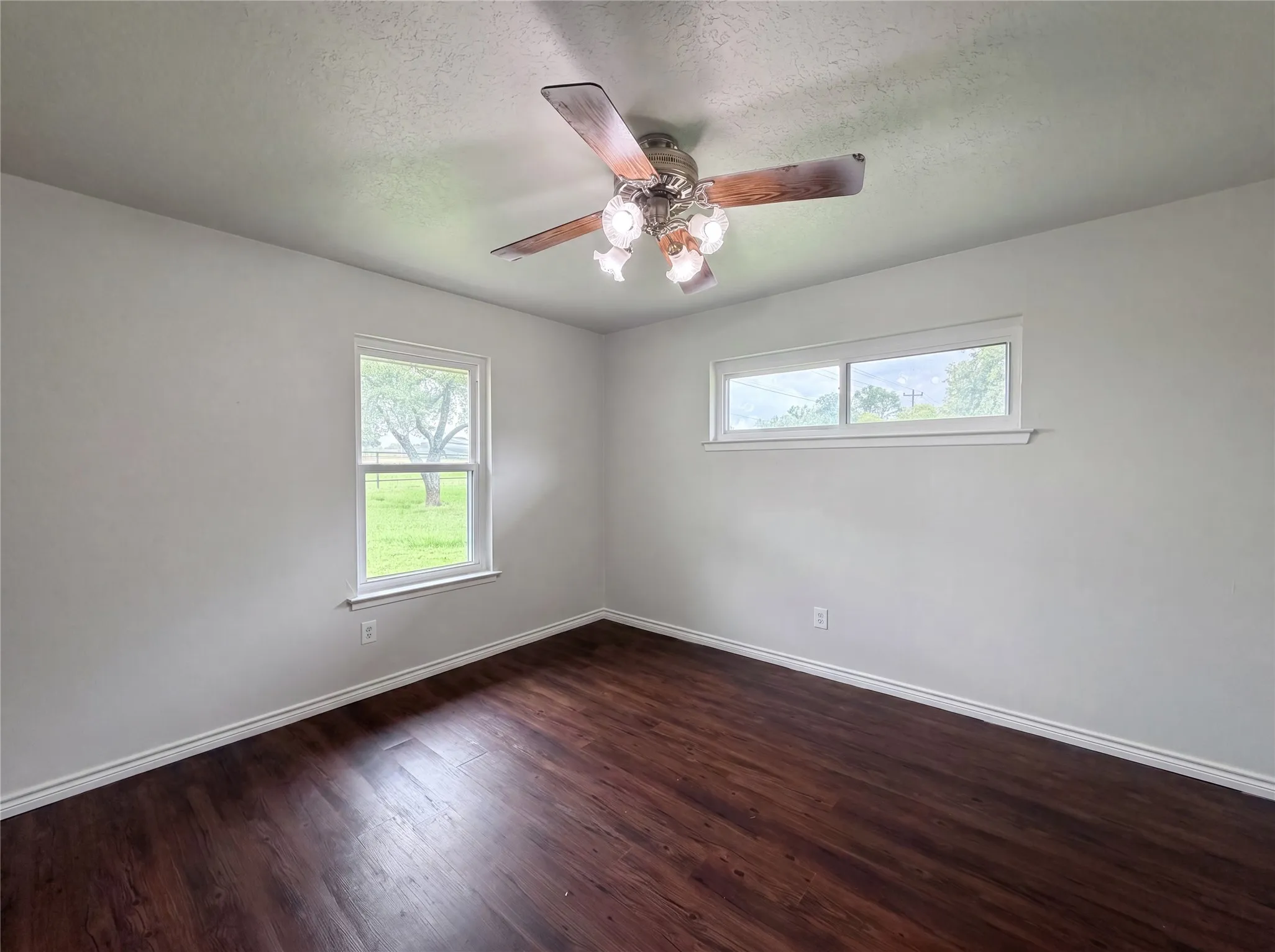 Single Family Residence For Sale in Johnson County , 8017 E FM 917, Alvarado, Texas 76009, 3 Bedroom, 3 Bathroom, 2 Garage spaces, 2,092 Sqft, built in 1976, mls#21297985, Real Estate Agent in Alvarado, Homes For Sale in Johnson county, Homes For Sale in Alvarado, Realtor in Alvarado Texas, Real Estate Brokerage Independent Realty Texas, Luminita Cordes Realtor