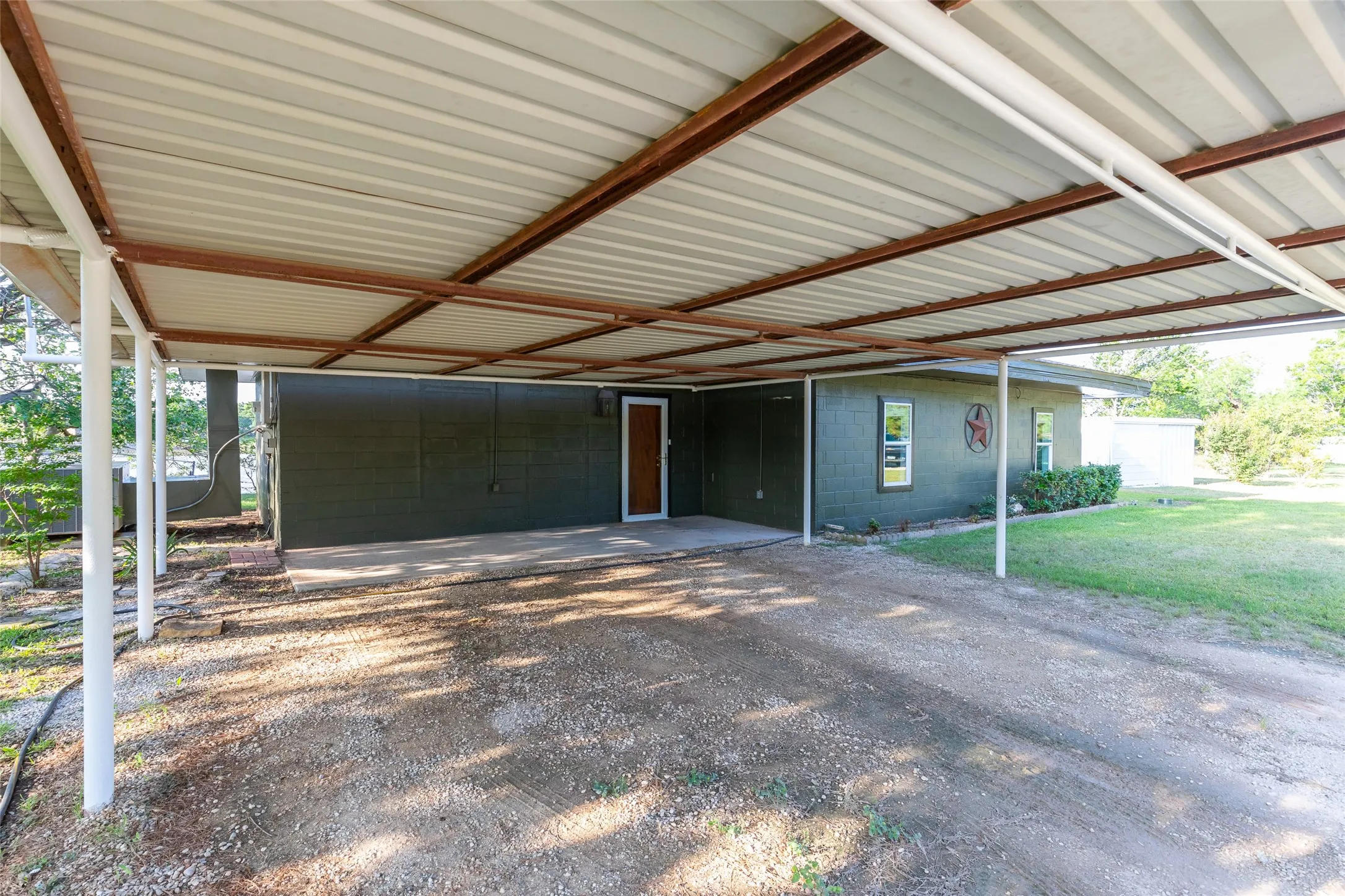 Single Family Residence For Sale in Jones County , 236 War Paint Road, Abilene, Texas 79601, 3 Bedroom, 1 Bathroom, Garage spaces, 1,211 Sqft, built in 1950, mls#21299766, Real Estate Agent in Abilene, Homes For Sale in Jones county, Homes For Sale in Abilene, Realtor in Abilene Texas, Real Estate Brokerage Independent Realty Texas, Luminita Cordes Realtor