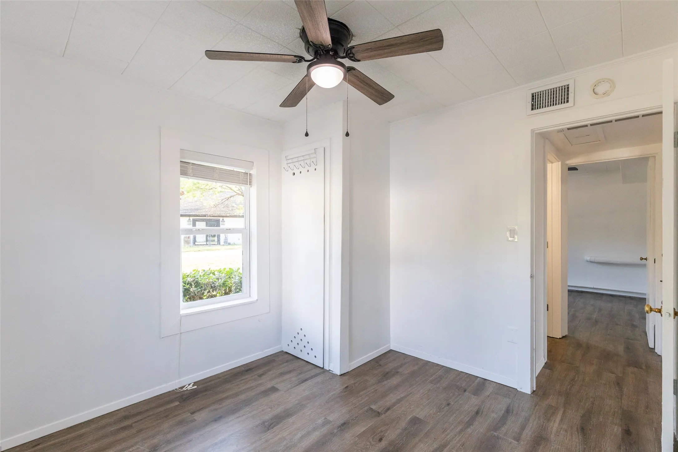 Single Family Residence For Sale in Jones County , 236 War Paint Road, Abilene, Texas 79601, 3 Bedroom, 1 Bathroom, Garage spaces, 1,211 Sqft, built in 1950, mls#21299766, Real Estate Agent in Abilene, Homes For Sale in Jones county, Homes For Sale in Abilene, Realtor in Abilene Texas, Real Estate Brokerage Independent Realty Texas, Luminita Cordes Realtor