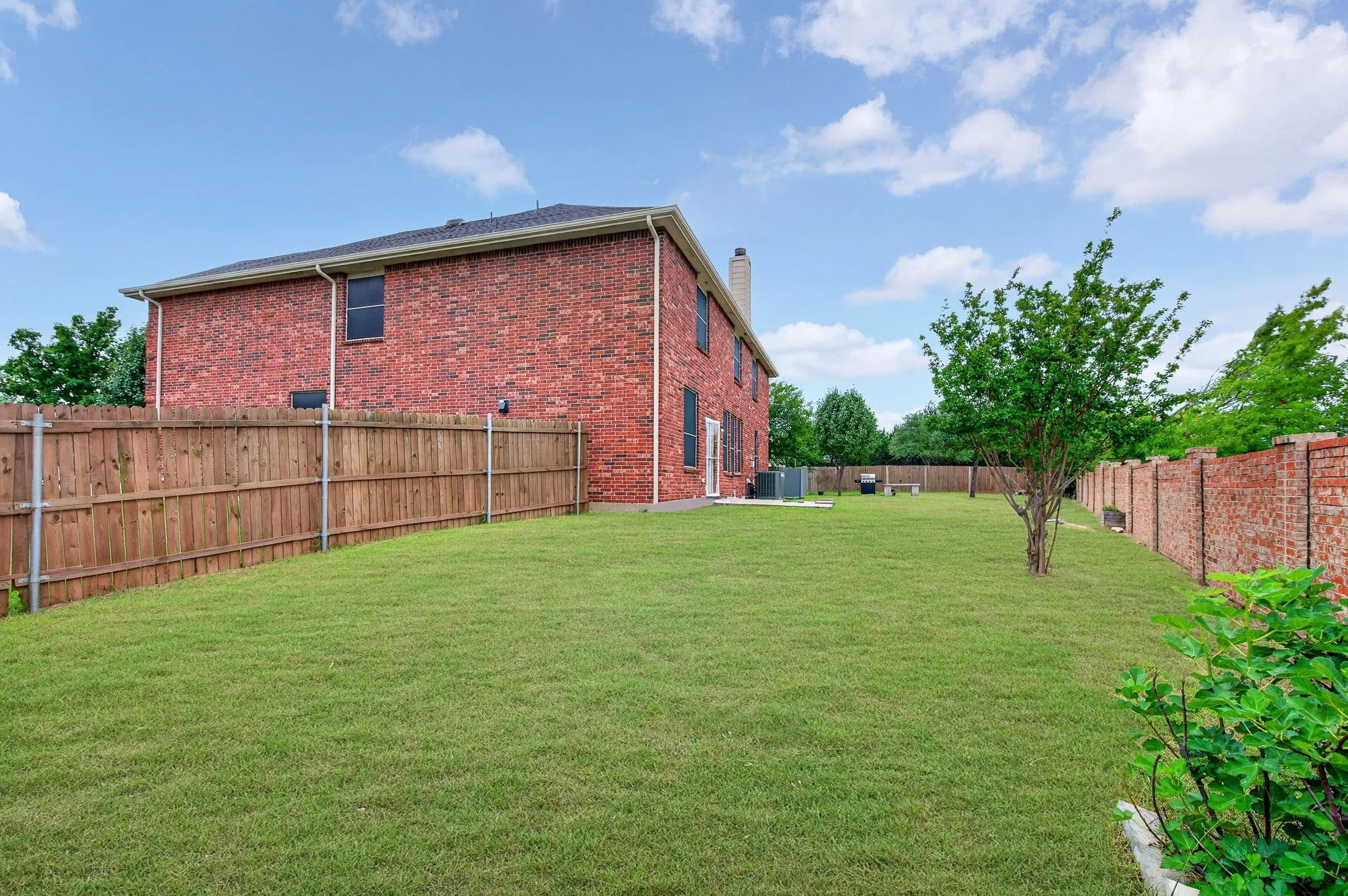 Single Family Residence For Sale in Dallas County , 1503 Quail Ridge Drive, Cedar Hill, Texas 75104, 5 Bedrooms, 3 Bathrooms, 2 Garage spaces, 3,717 Sqft, built in 2005, Price $449,900, mls#21294337, Real Estate Agent in Cedar Hill, Homes For Sale in Dallas county, Homes For Sale in Cedar Hill, Realtor in Cedar Hill Texas, Real Estate Brokerage Independent Realty Texas, Luminita Cordes Realtor