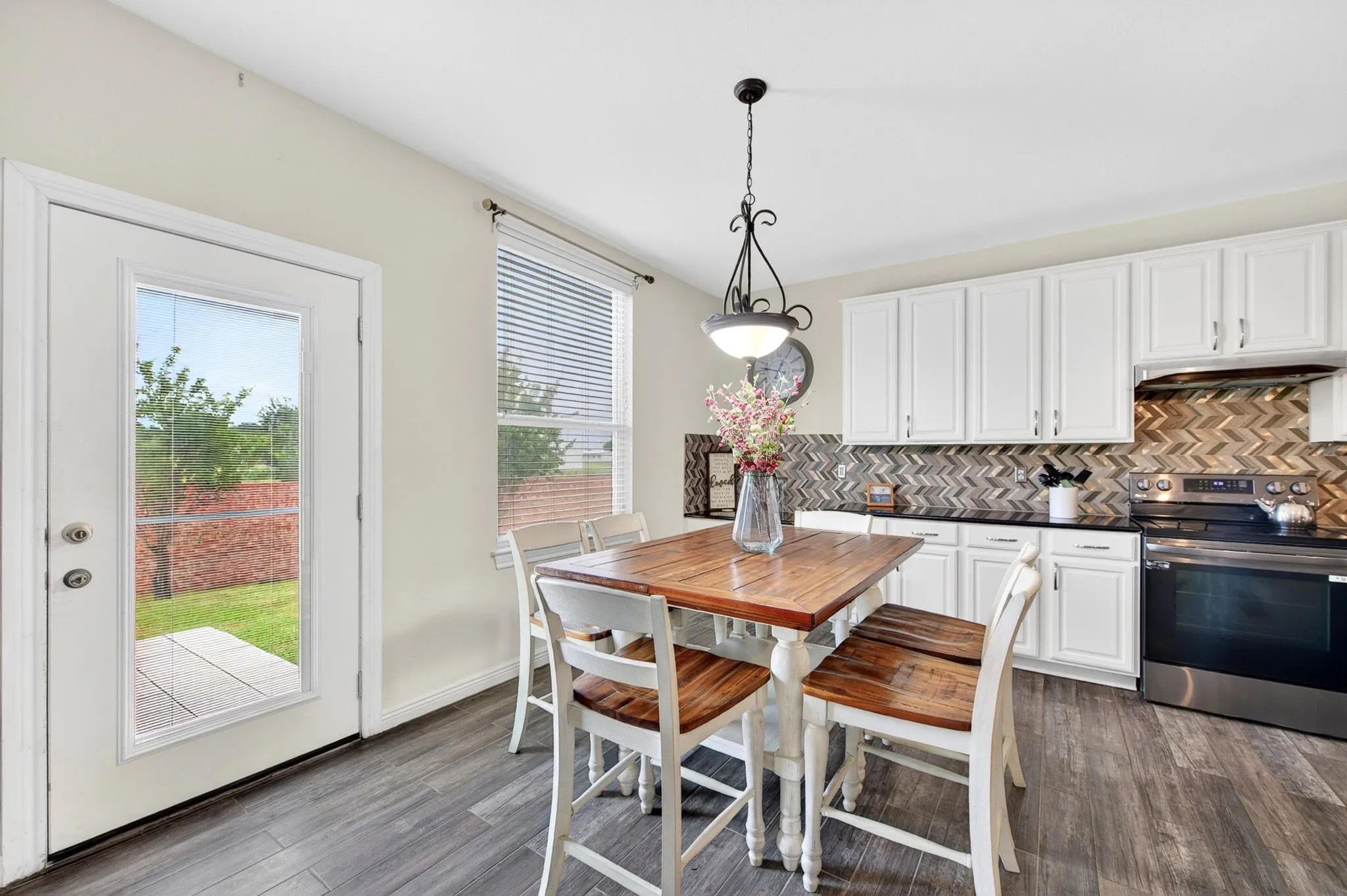 Single Family Residence For Sale in Dallas County , 1503 Quail Ridge Drive, Cedar Hill, Texas 75104, 5 Bedrooms, 3 Bathrooms, 2 Garage spaces, 3,717 Sqft, built in 2005, Price $449,900, mls#21294337, Real Estate Agent in Cedar Hill, Homes For Sale in Dallas county, Homes For Sale in Cedar Hill, Realtor in Cedar Hill Texas, Real Estate Brokerage Independent Realty Texas, Luminita Cordes Realtor