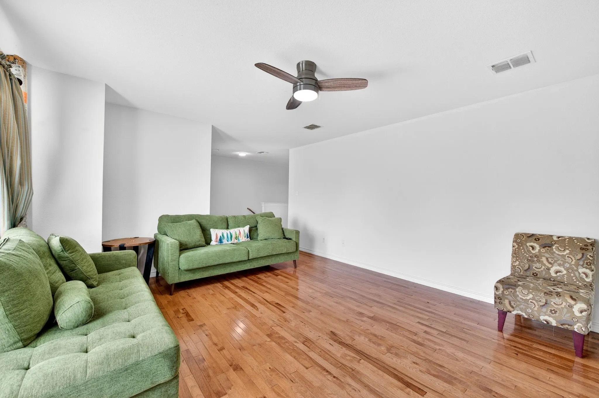 Single Family Residence For Sale in Dallas County , 1503 Quail Ridge Drive, Cedar Hill, Texas 75104, 5 Bedrooms, 3 Bathrooms, 2 Garage spaces, 3,717 Sqft, built in 2005, Price $449,900, mls#21294337, Real Estate Agent in Cedar Hill, Homes For Sale in Dallas county, Homes For Sale in Cedar Hill, Realtor in Cedar Hill Texas, Real Estate Brokerage Independent Realty Texas, Luminita Cordes Realtor