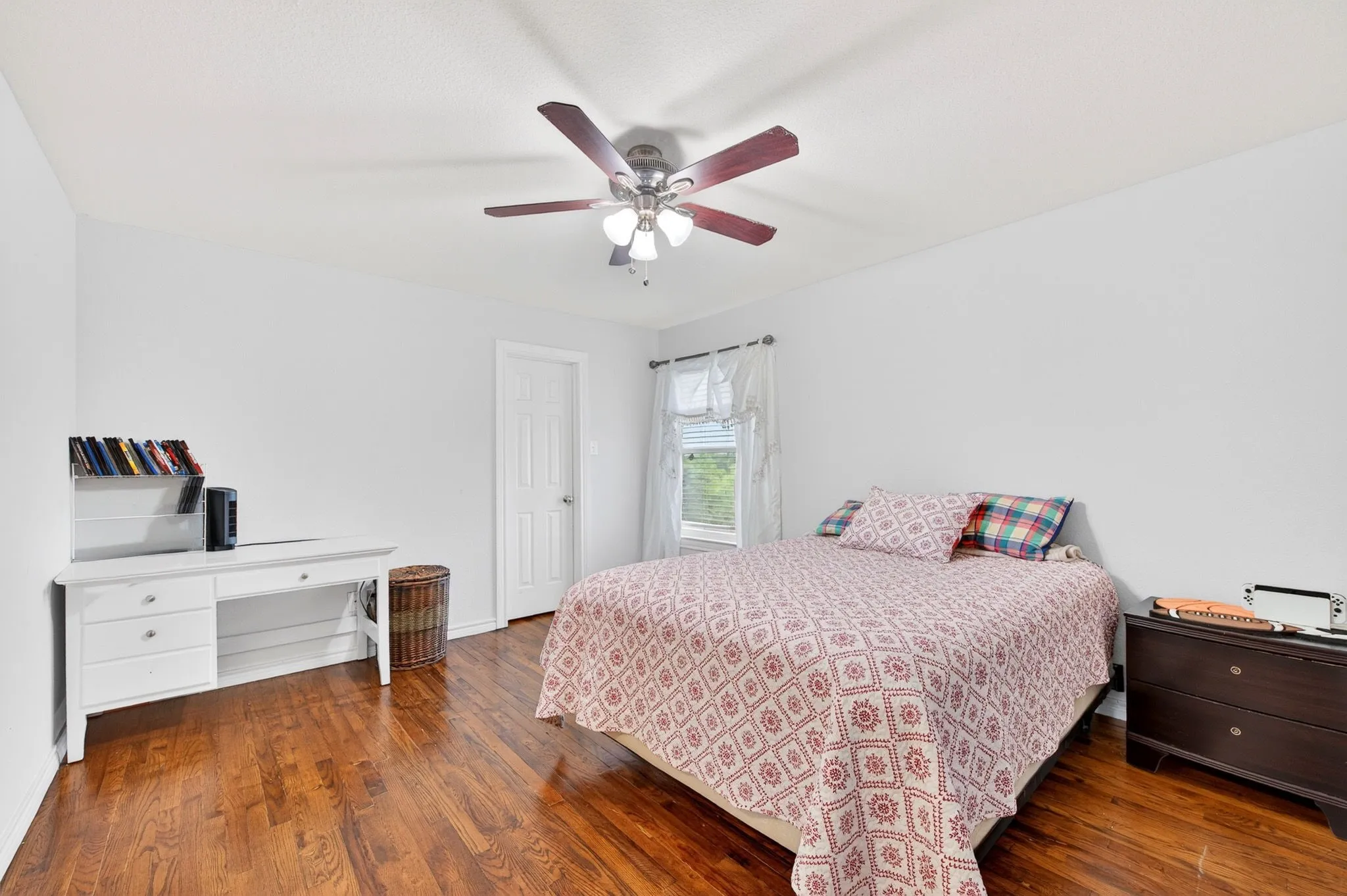 Single Family Residence For Sale in Dallas County , 1503 Quail Ridge Drive, Cedar Hill, Texas 75104, 5 Bedrooms, 3 Bathrooms, 2 Garage spaces, 3,717 Sqft, built in 2005, Price $449,900, mls#21294337, Real Estate Agent in Cedar Hill, Homes For Sale in Dallas county, Homes For Sale in Cedar Hill, Realtor in Cedar Hill Texas, Real Estate Brokerage Independent Realty Texas, Luminita Cordes Realtor