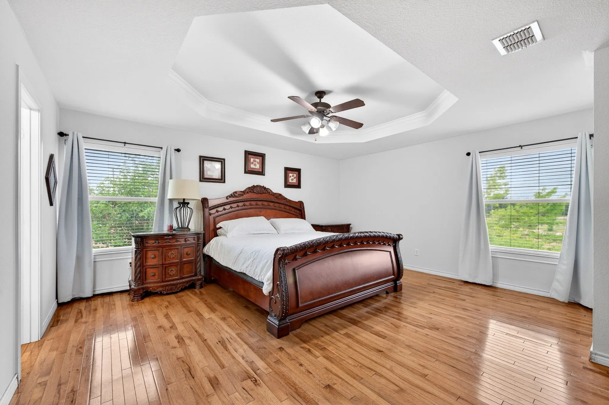Single Family Residence For Sale in Dallas County , 1503 Quail Ridge Drive, Cedar Hill, Texas 75104, 5 Bedrooms, 3 Bathrooms, 2 Garage spaces, 3,717 Sqft, built in 2005, Price $449,900, mls#21294337, Real Estate Agent in Cedar Hill, Homes For Sale in Dallas county, Homes For Sale in Cedar Hill, Realtor in Cedar Hill Texas, Real Estate Brokerage Independent Realty Texas, Luminita Cordes Realtor