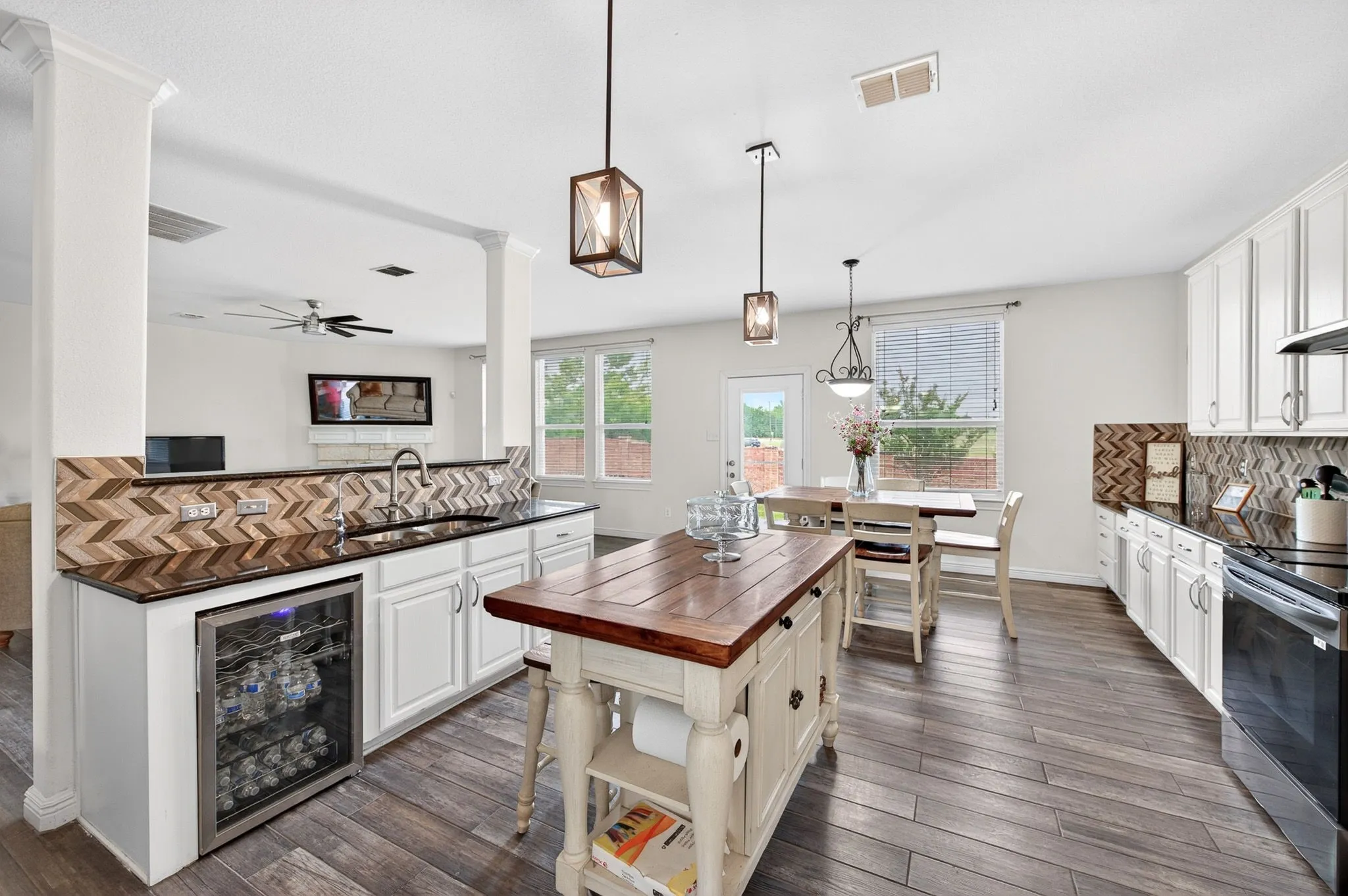 Single Family Residence For Sale in Dallas County , 1503 Quail Ridge Drive, Cedar Hill, Texas 75104, 5 Bedrooms, 3 Bathrooms, 2 Garage spaces, 3,717 Sqft, built in 2005, Price $449,900, mls#21294337, Real Estate Agent in Cedar Hill, Homes For Sale in Dallas county, Homes For Sale in Cedar Hill, Realtor in Cedar Hill Texas, Real Estate Brokerage Independent Realty Texas, Luminita Cordes Realtor