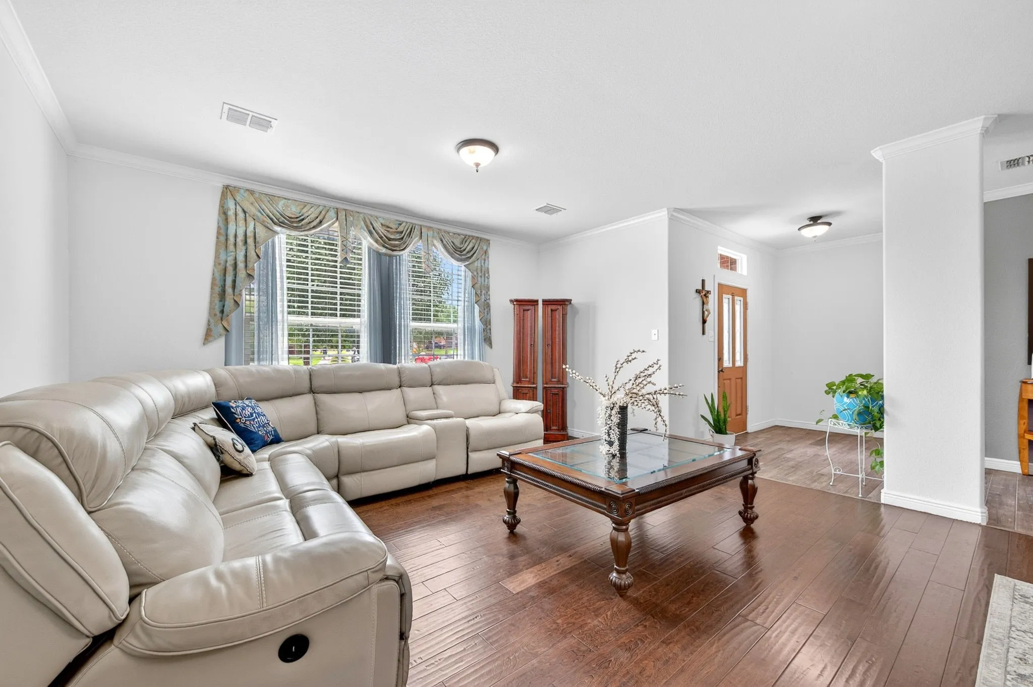 Single Family Residence For Sale in Dallas County , 1503 Quail Ridge Drive, Cedar Hill, Texas 75104, 5 Bedrooms, 3 Bathrooms, 2 Garage spaces, 3,717 Sqft, built in 2005, Price $449,900, mls#21294337, Real Estate Agent in Cedar Hill, Homes For Sale in Dallas county, Homes For Sale in Cedar Hill, Realtor in Cedar Hill Texas, Real Estate Brokerage Independent Realty Texas, Luminita Cordes Realtor