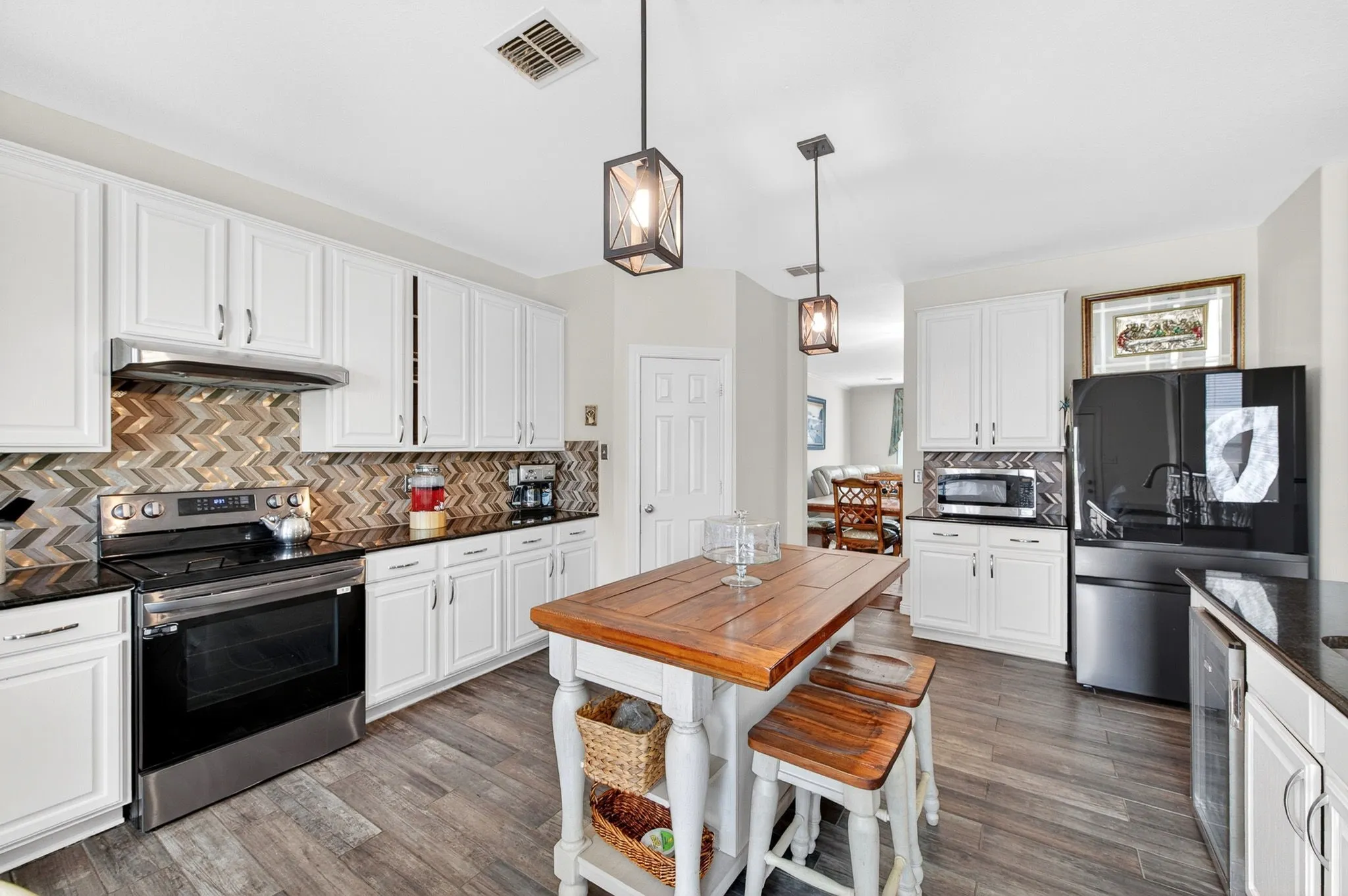 Single Family Residence For Sale in Dallas County , 1503 Quail Ridge Drive, Cedar Hill, Texas 75104, 5 Bedrooms, 3 Bathrooms, 2 Garage spaces, 3,717 Sqft, built in 2005, Price $449,900, mls#21294337, Real Estate Agent in Cedar Hill, Homes For Sale in Dallas county, Homes For Sale in Cedar Hill, Realtor in Cedar Hill Texas, Real Estate Brokerage Independent Realty Texas, Luminita Cordes Realtor
